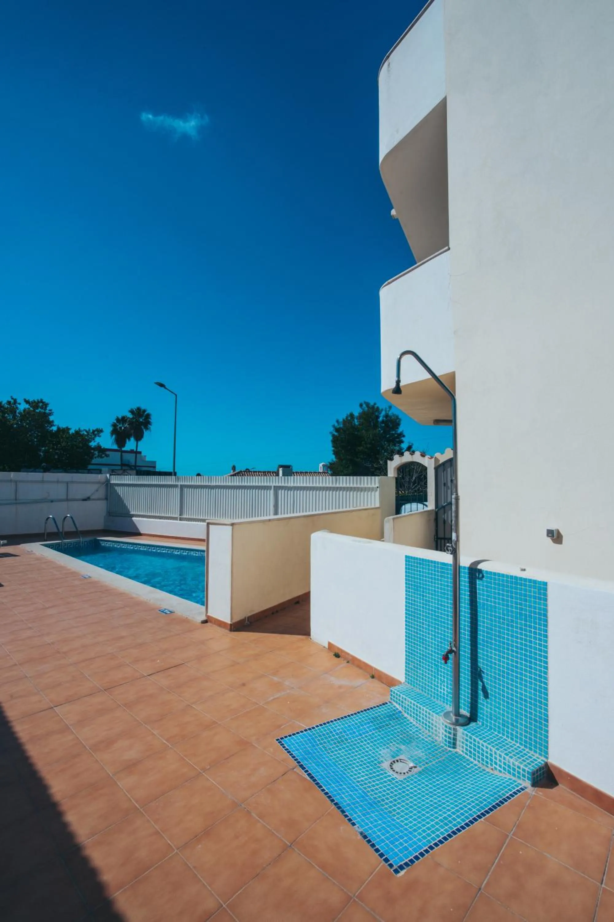 Swimming pool in Torre da Aldeia by Umbral