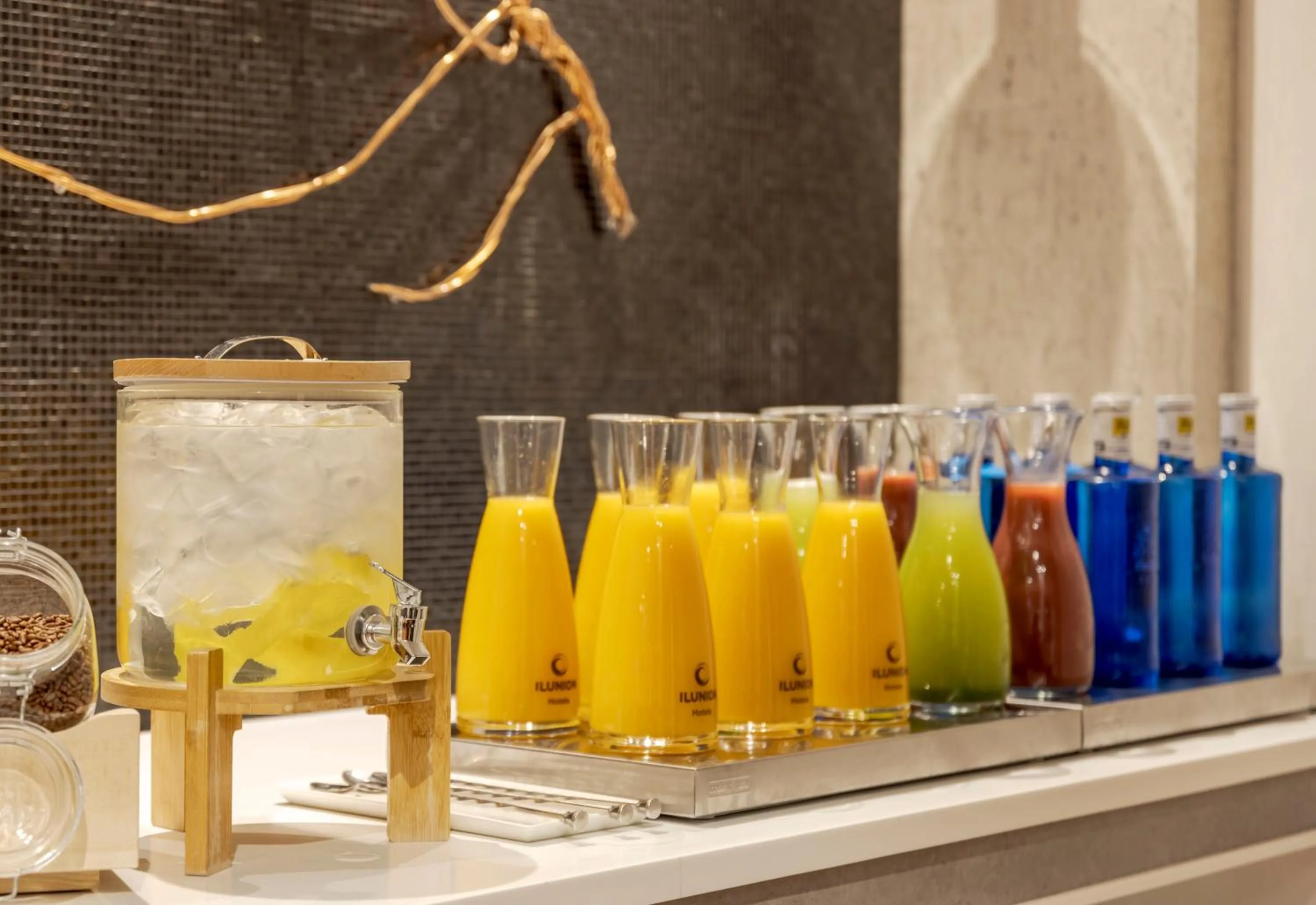 Buffet breakfast in Ilunion Pio XII