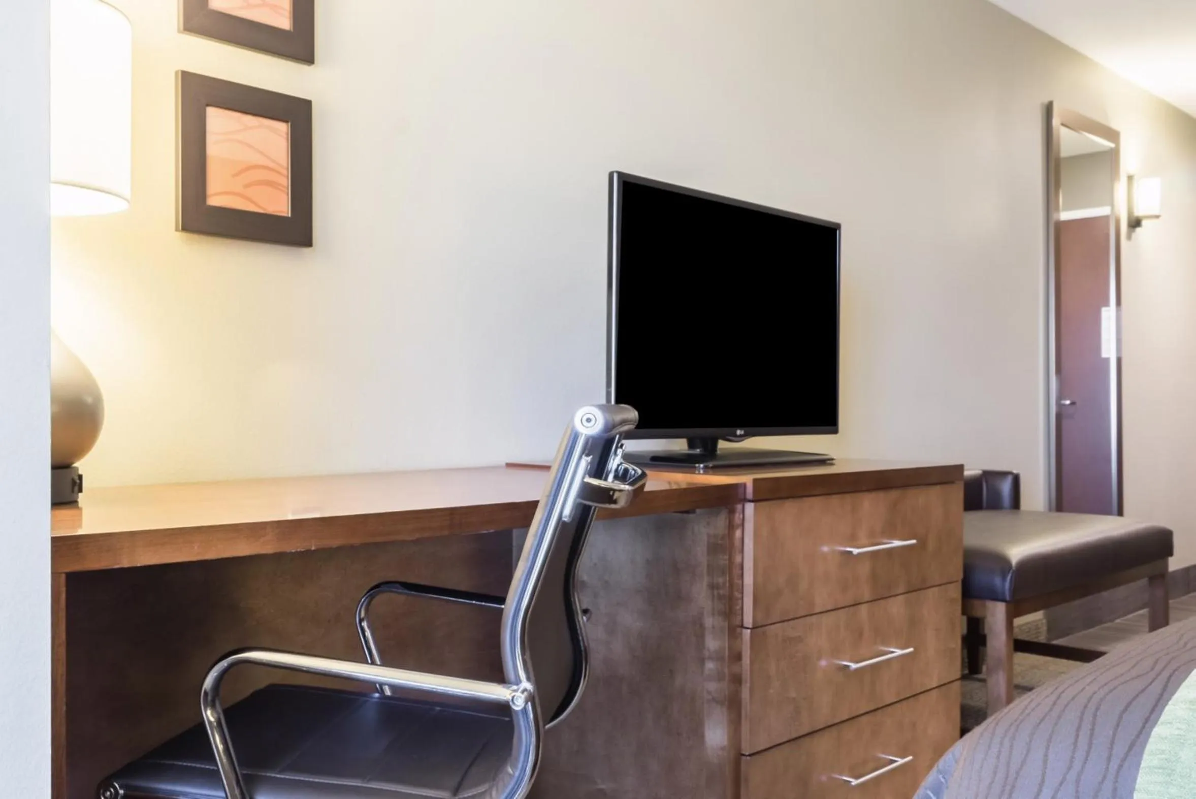 Seating area in Comfort Inn & Suites Avera Southwest