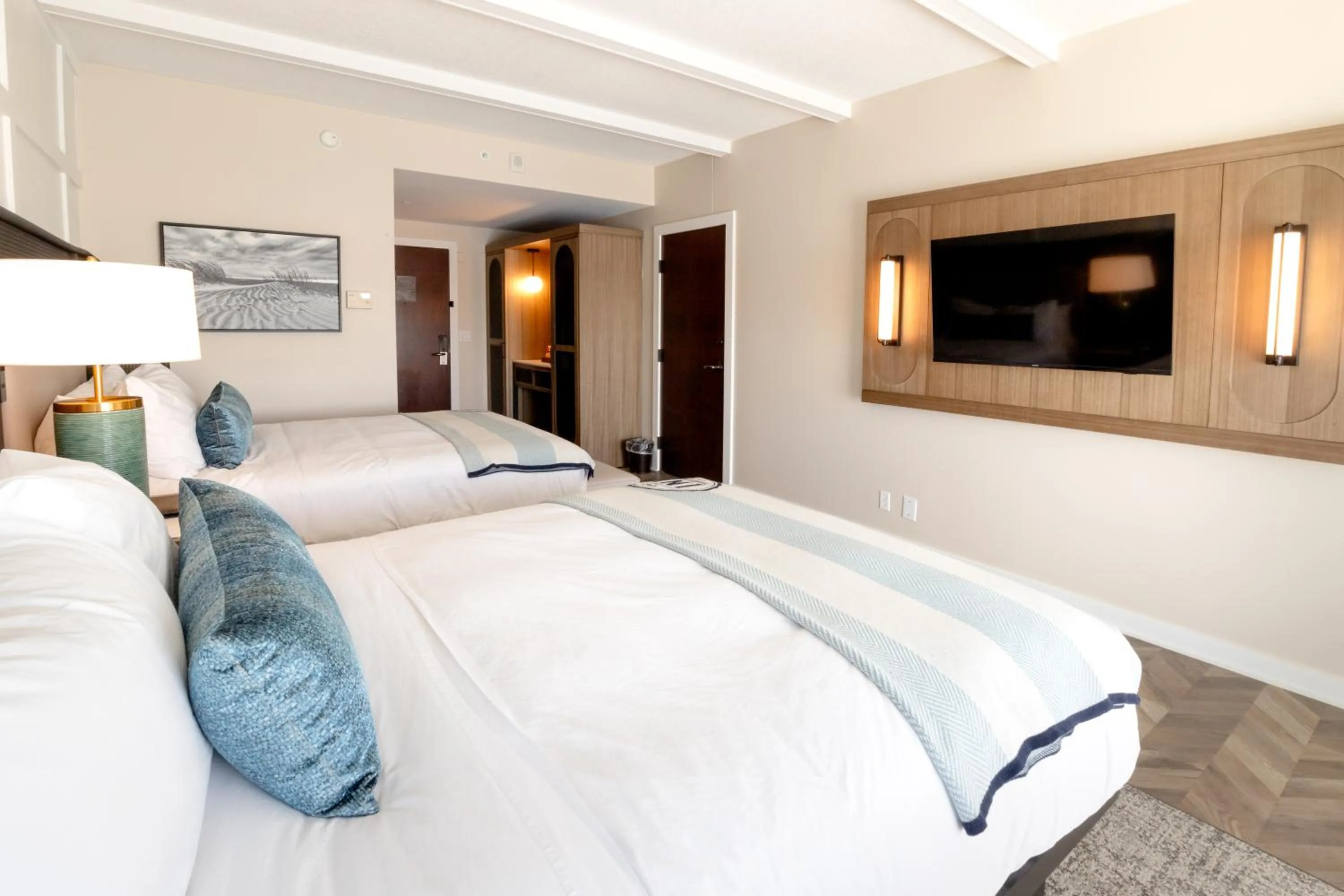 Guests, Bed in The Inn at Harbor Shores