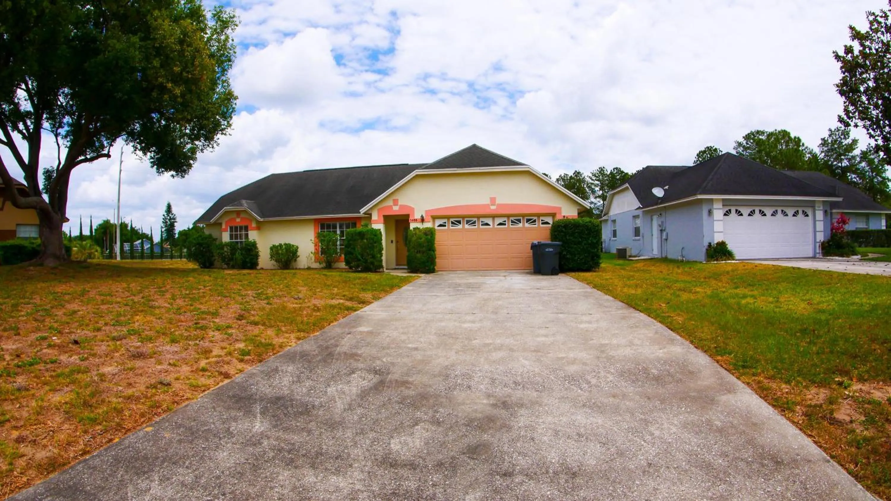 Property building in Large Pool With Jacuzzi, Near The Disney Attractions!!