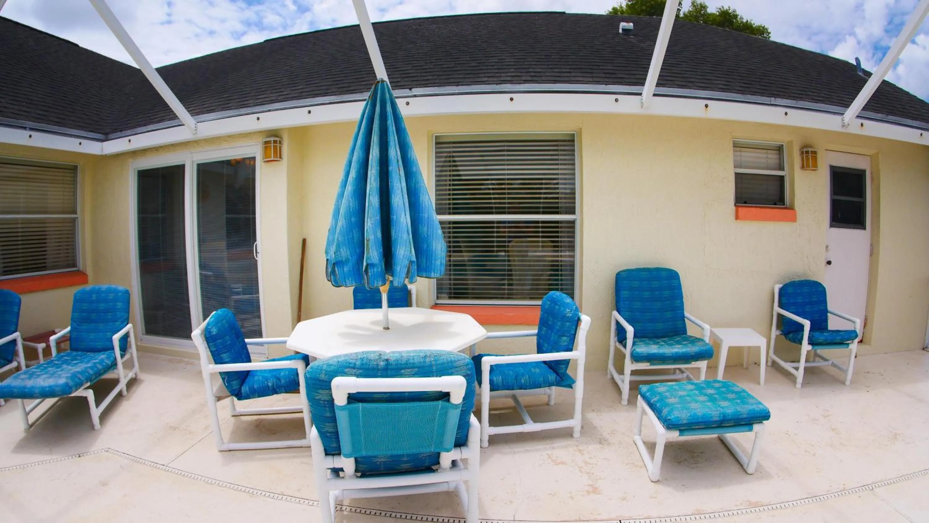 Swimming pool in Large Pool With Jacuzzi, Near The Disney Attractions!!