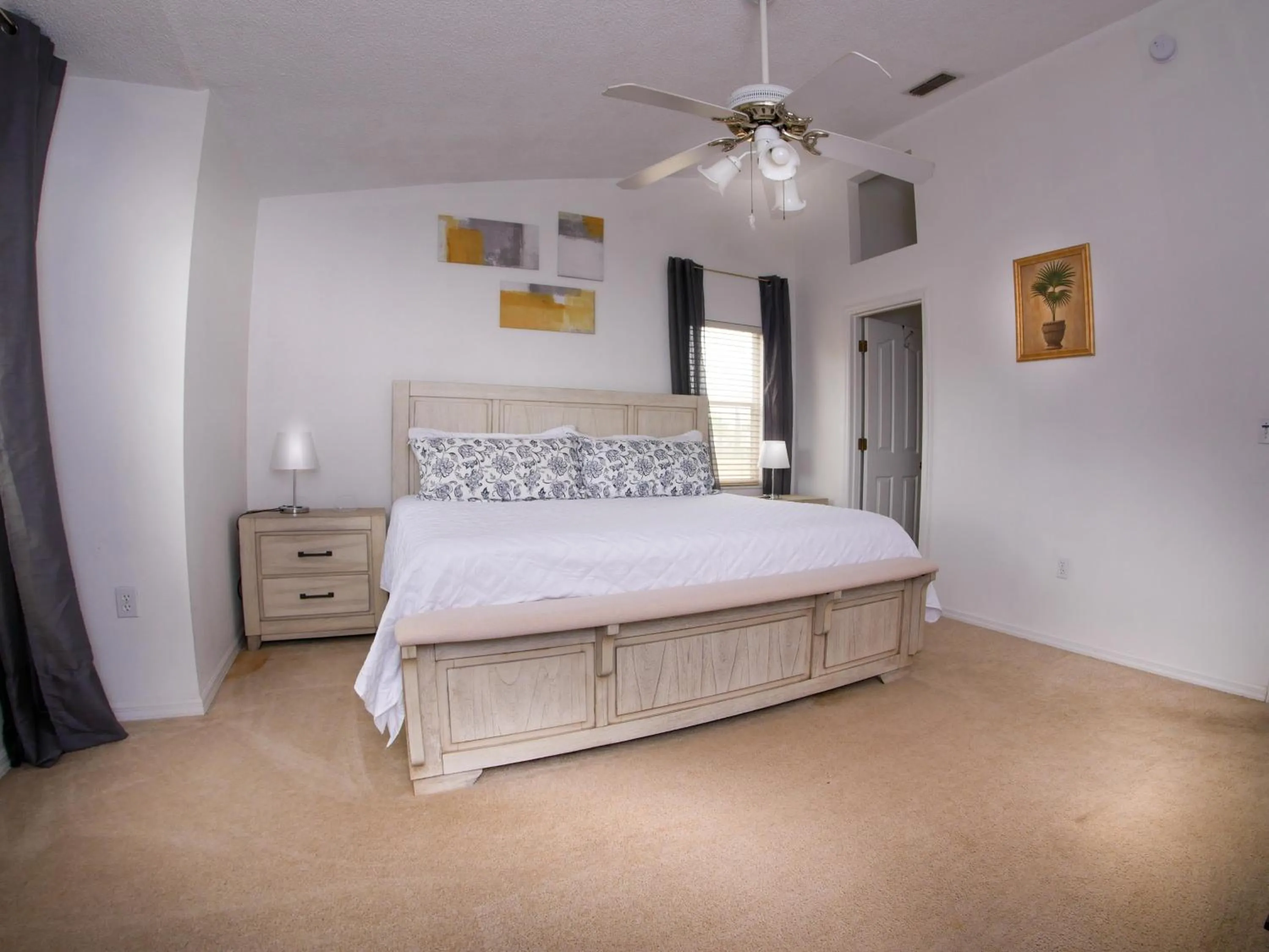 Bedroom, Bed in Large Pool With Jacuzzi, Near The Disney Attractions!!