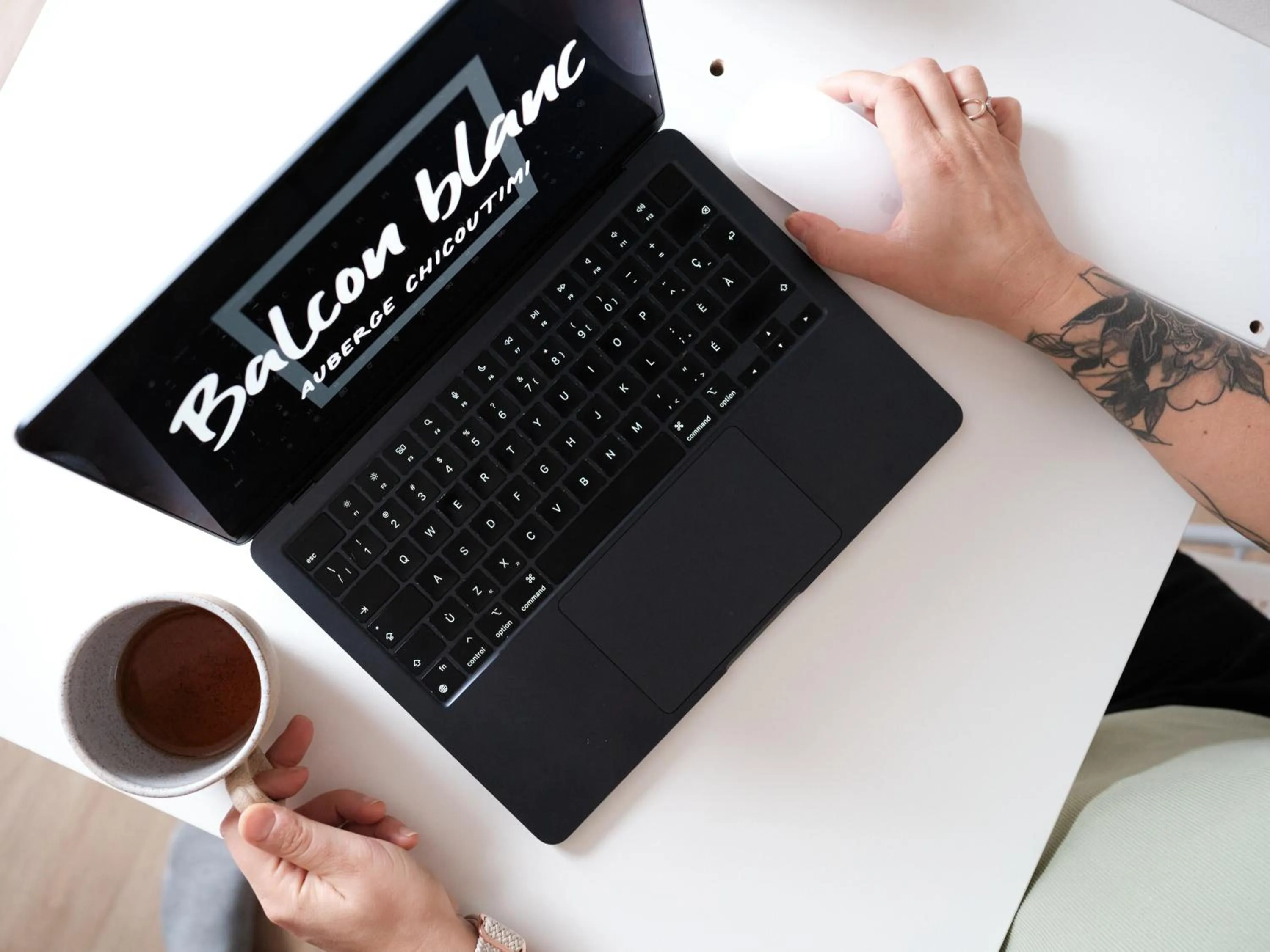 Seating area in BALCON BLANC - Auberge à Chicoutimi, Saguenay