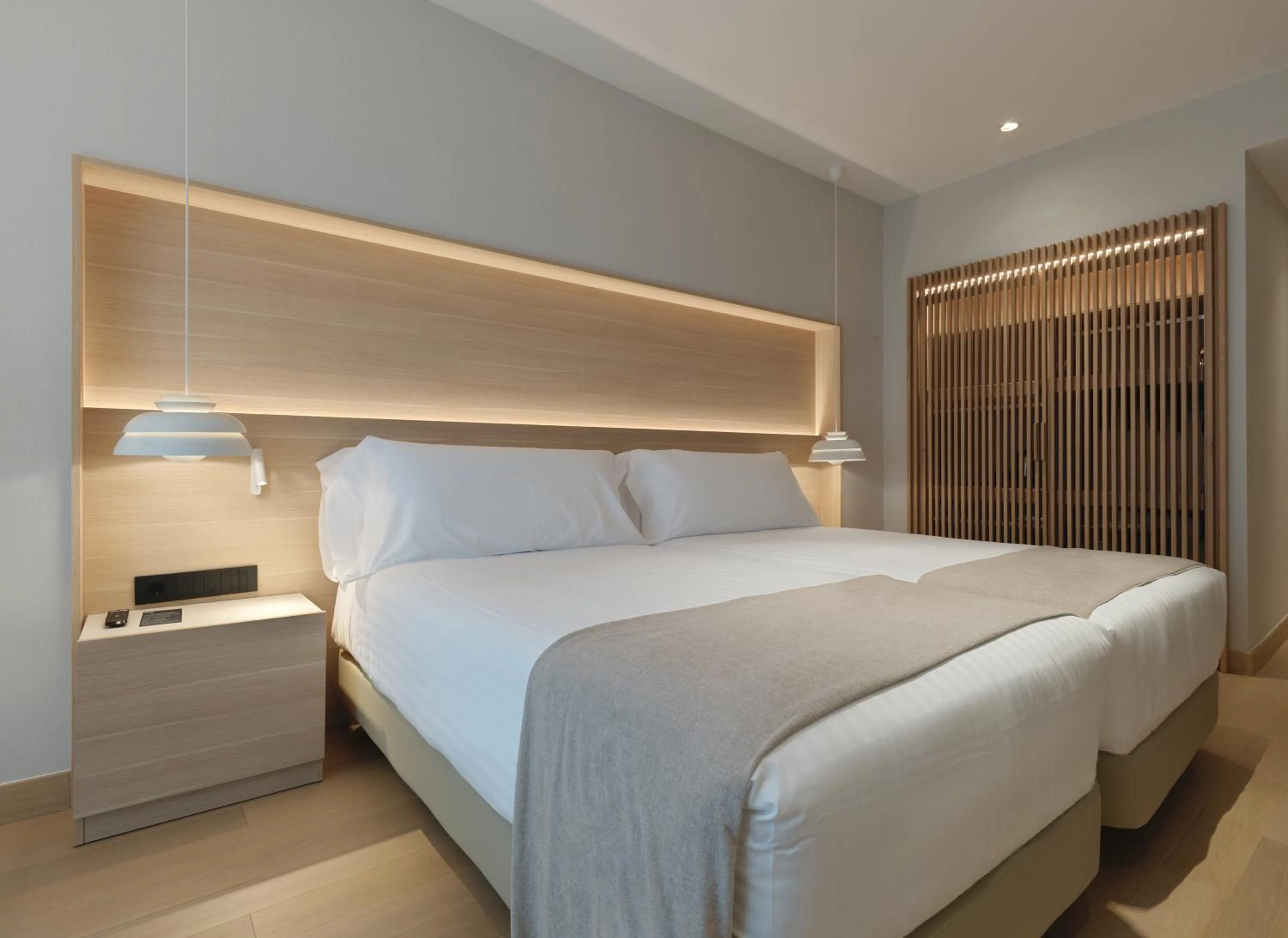 Photo of the whole room, Bed in Zenit Coruña