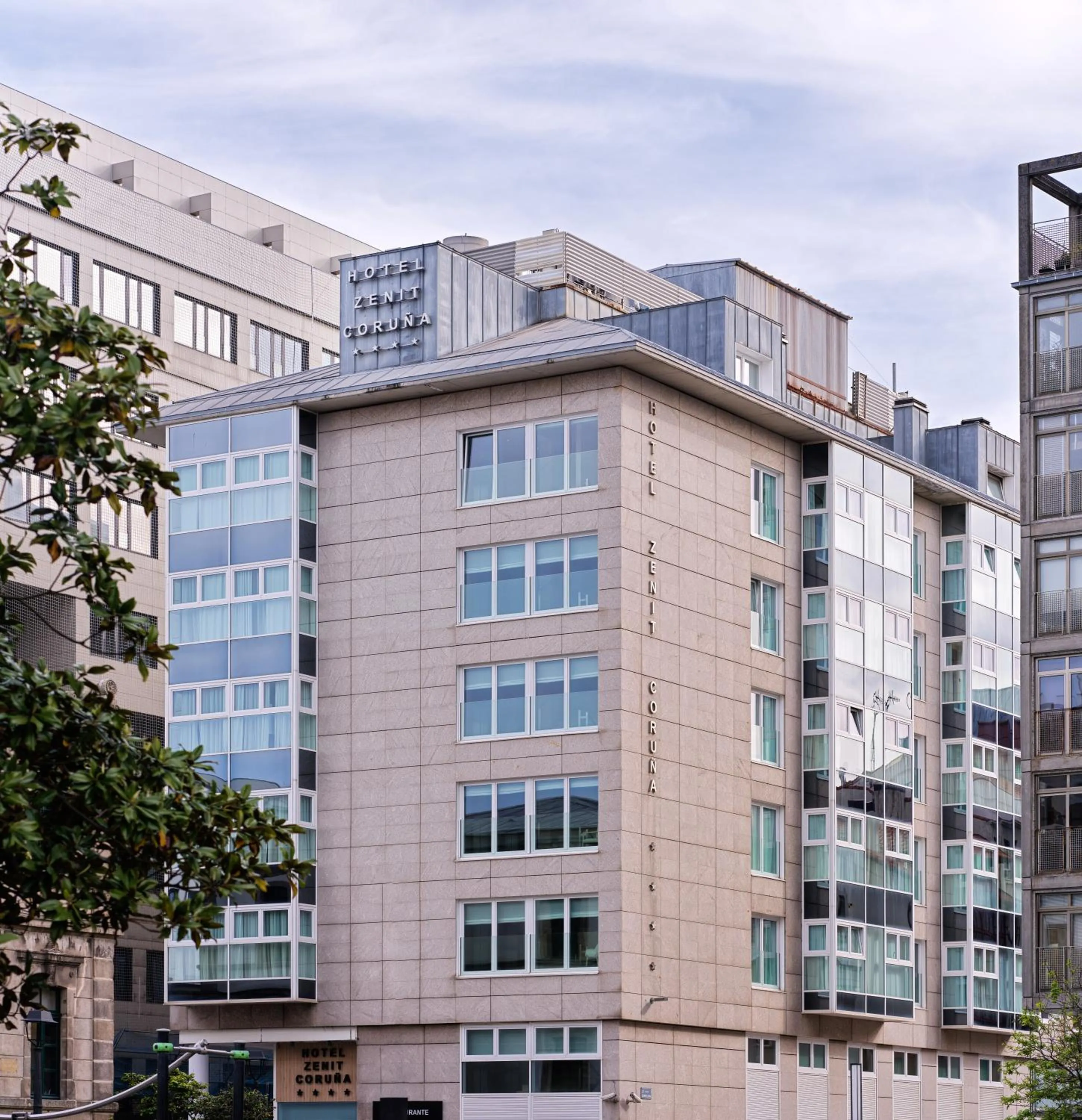 Property building in Zenit Coruña