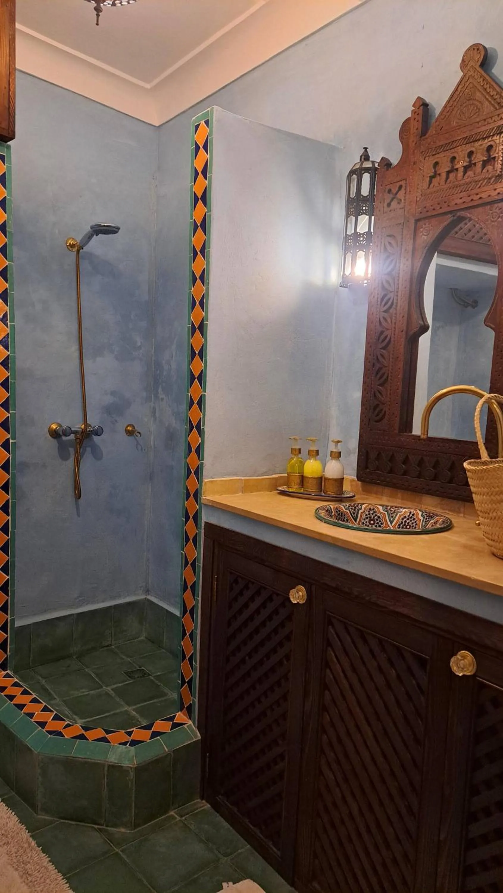 Shower in RIAD DAR En-Nawat