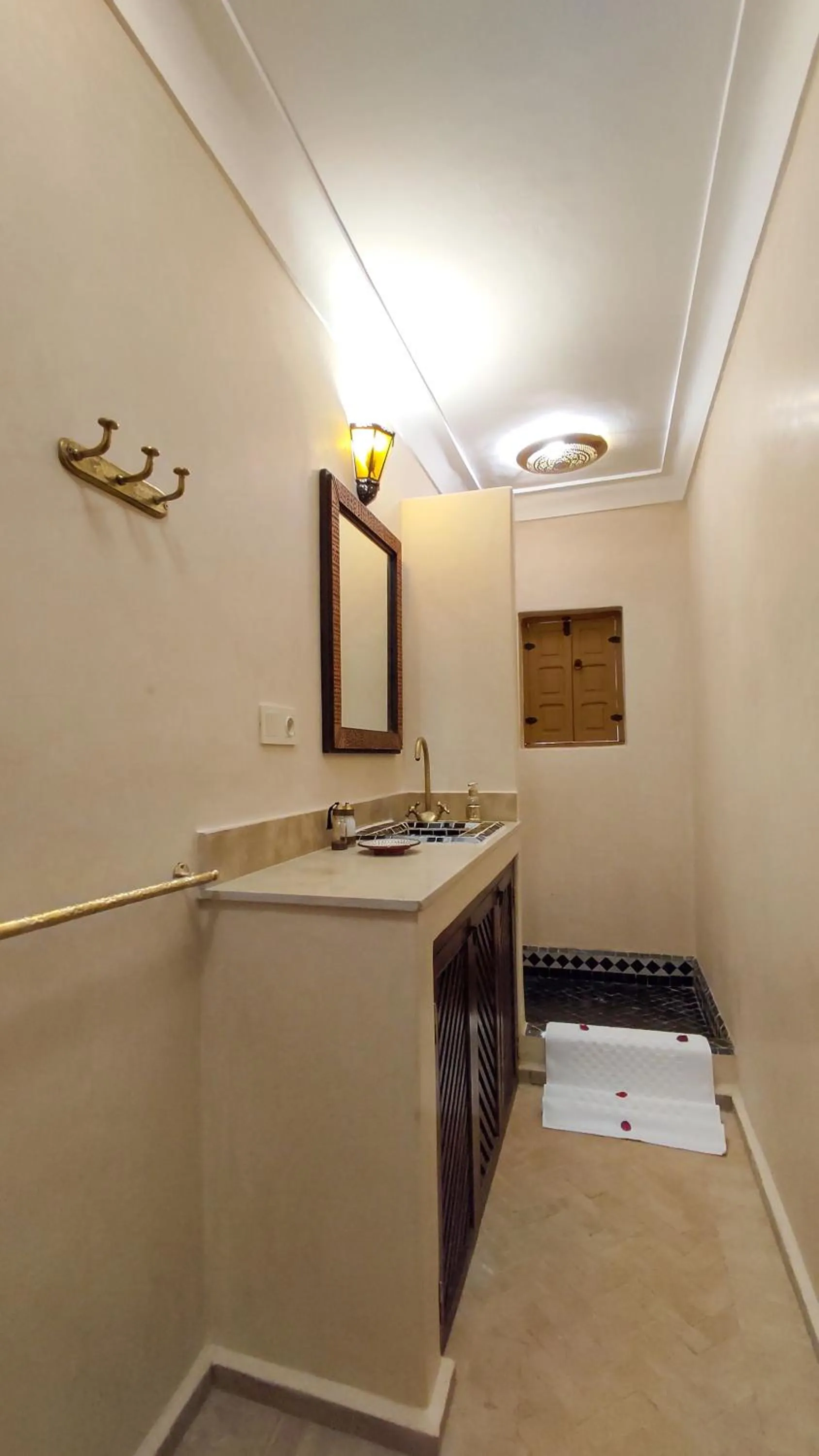 Shower in RIAD DAR En-Nawat