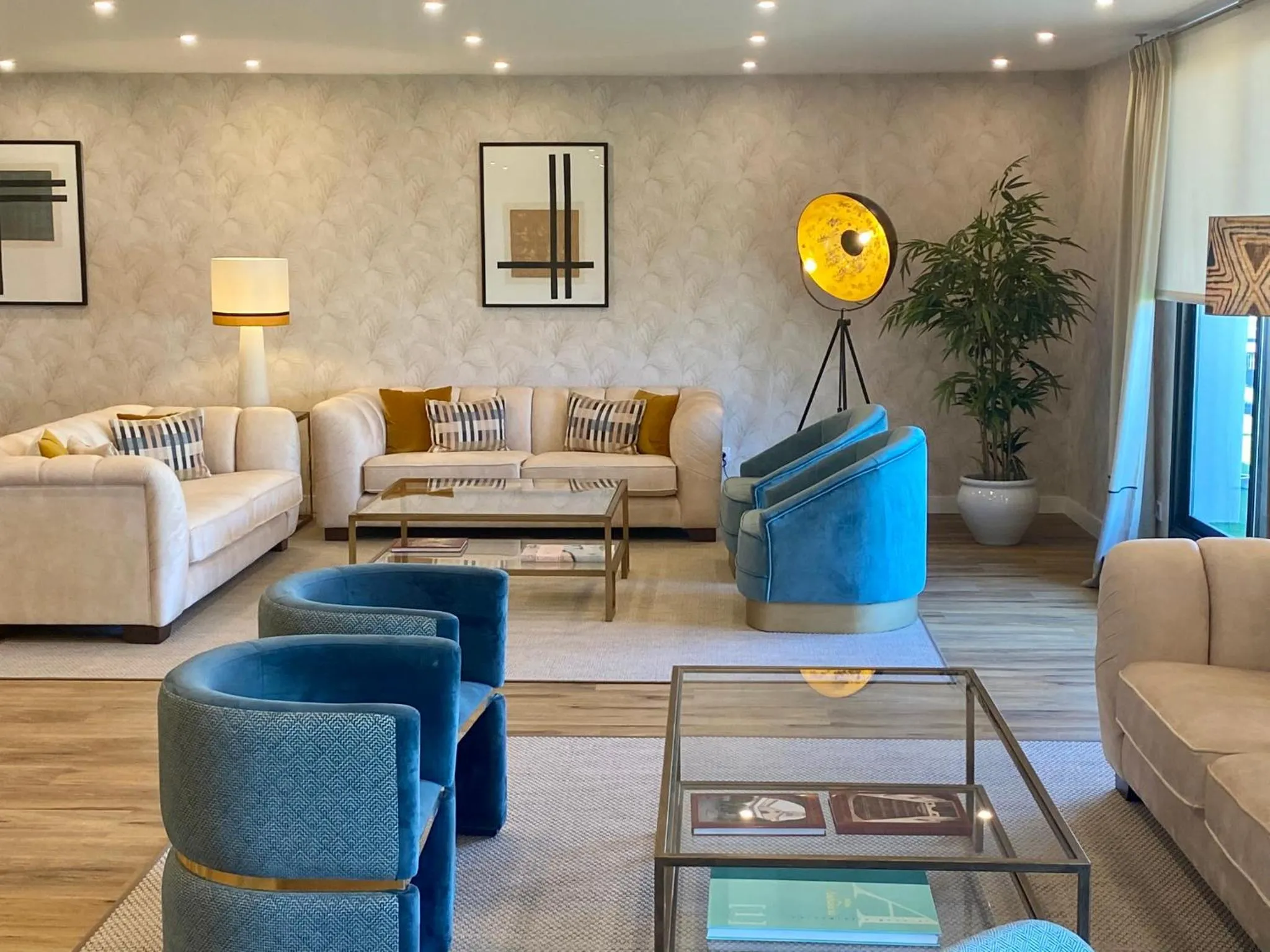 Communal lounge/ TV room in Hotel Derby Sevilla