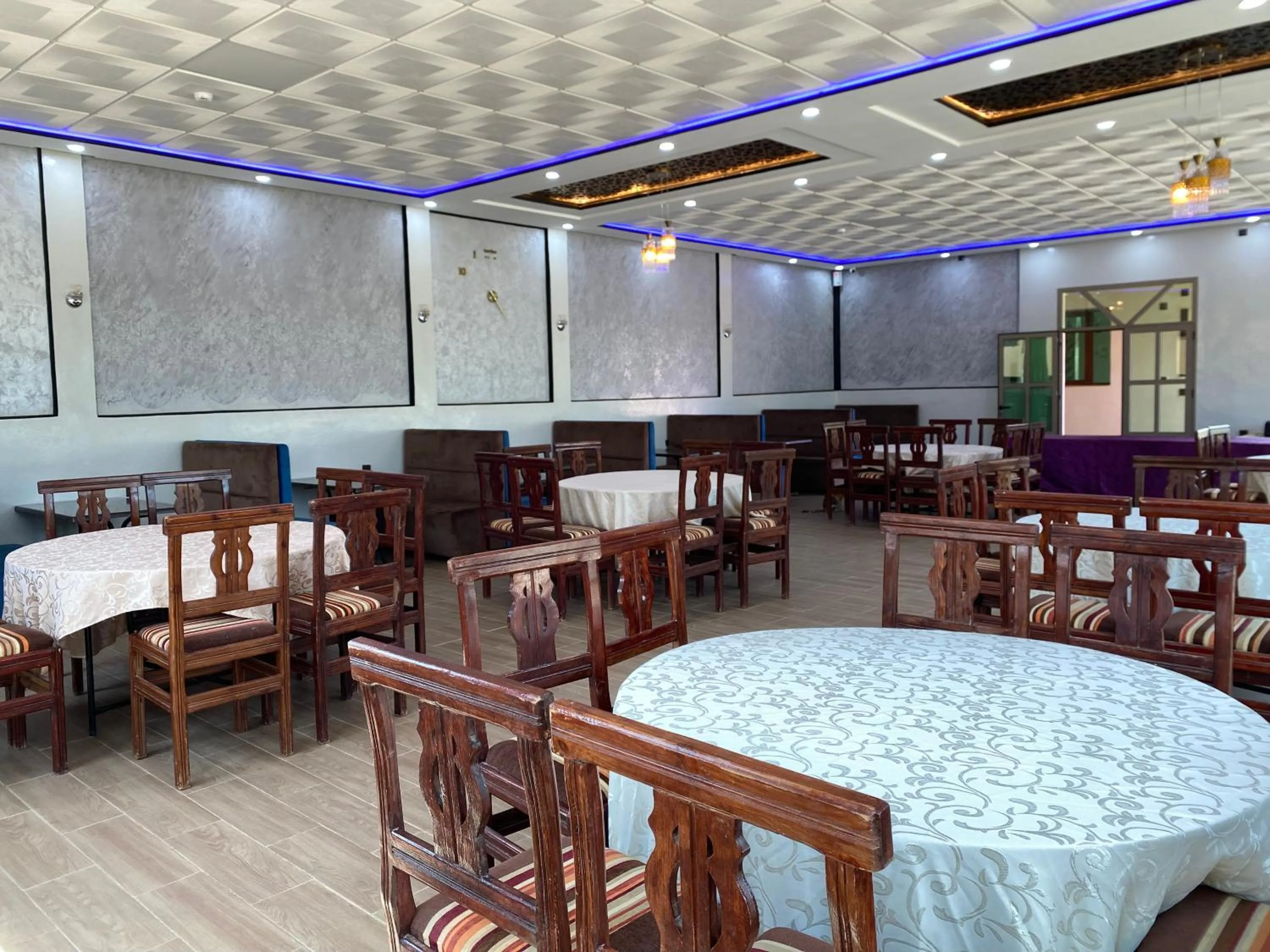 Restaurant/places to eat in IGHIZ INN resort