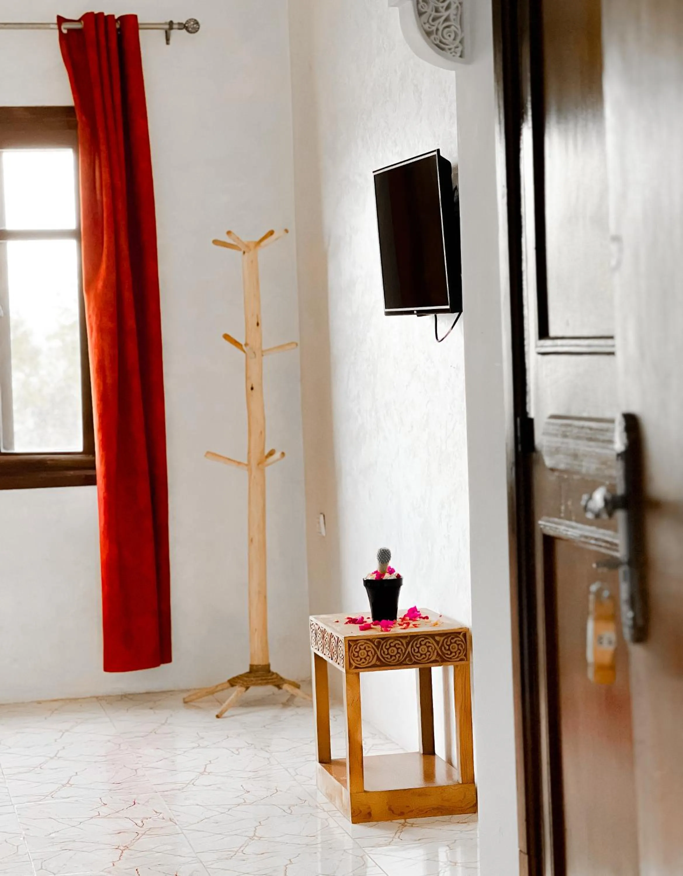 Communal lounge/ TV room in Guest House Qodwa