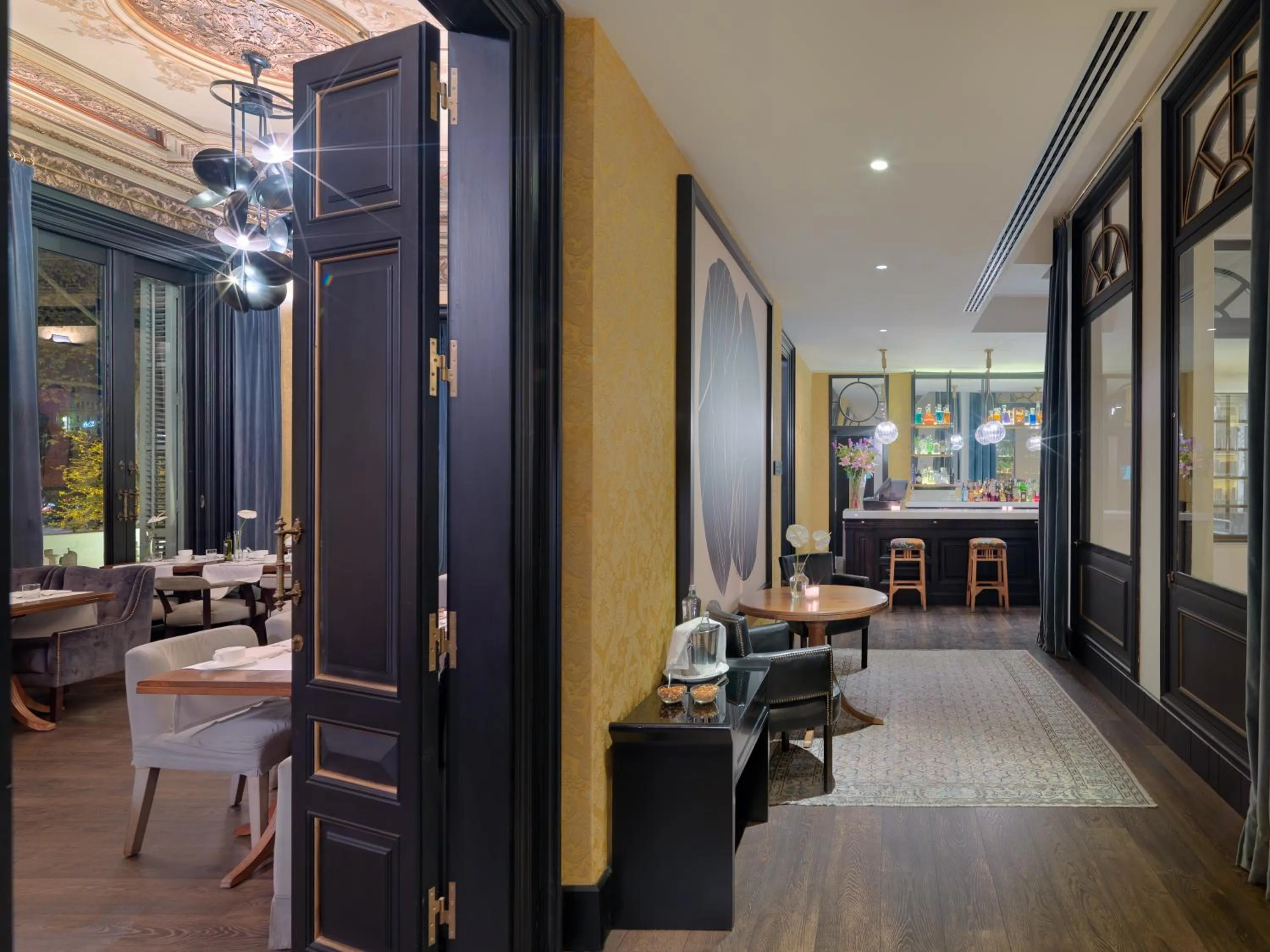 Lounge or bar in Boutique Hotel H10 Catalunya Plaza