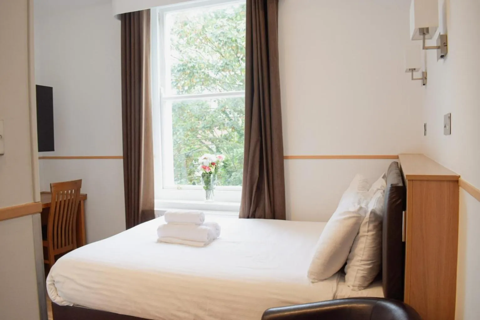 Bed in Osborne Aparthotel