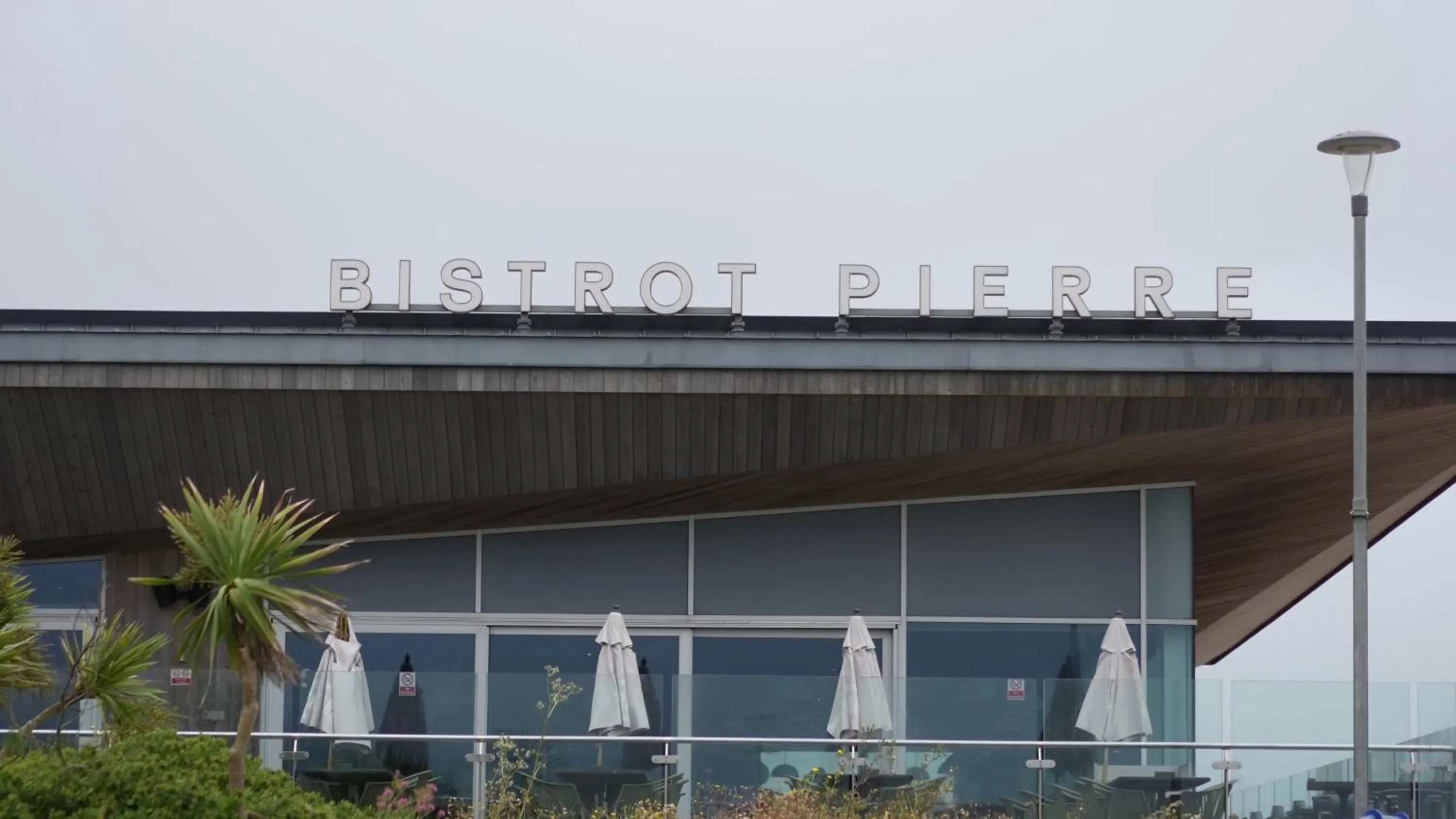 Restaurant/places to eat in Osborne Aparthotel