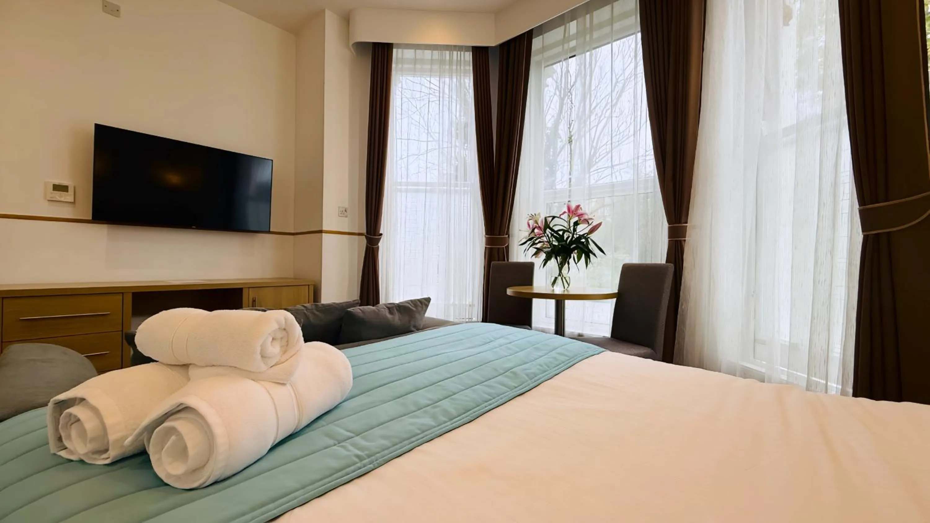 TV and multimedia, Bed in Osborne Aparthotel