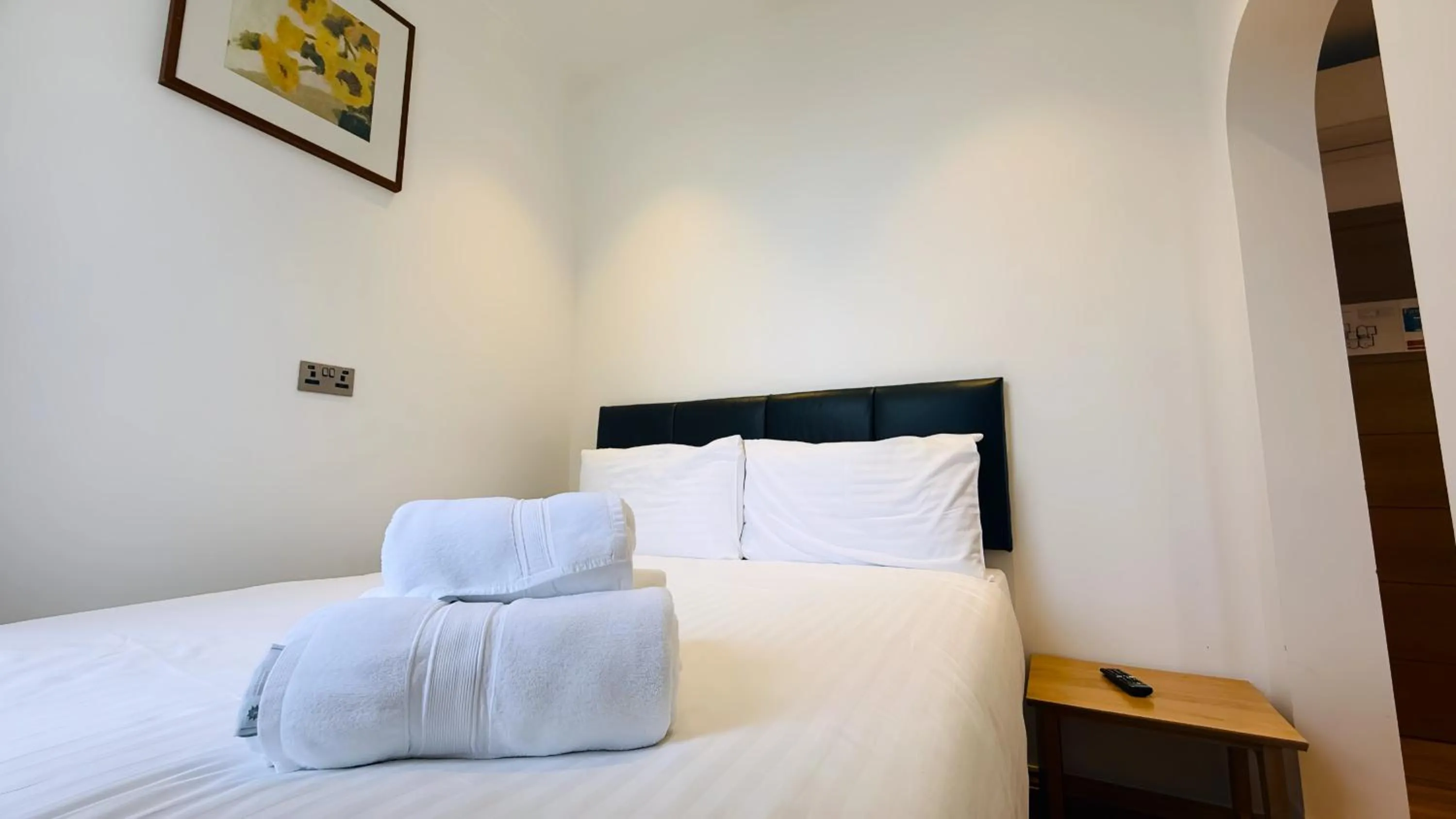 Photo of the whole room, Bed in Osborne Aparthotel