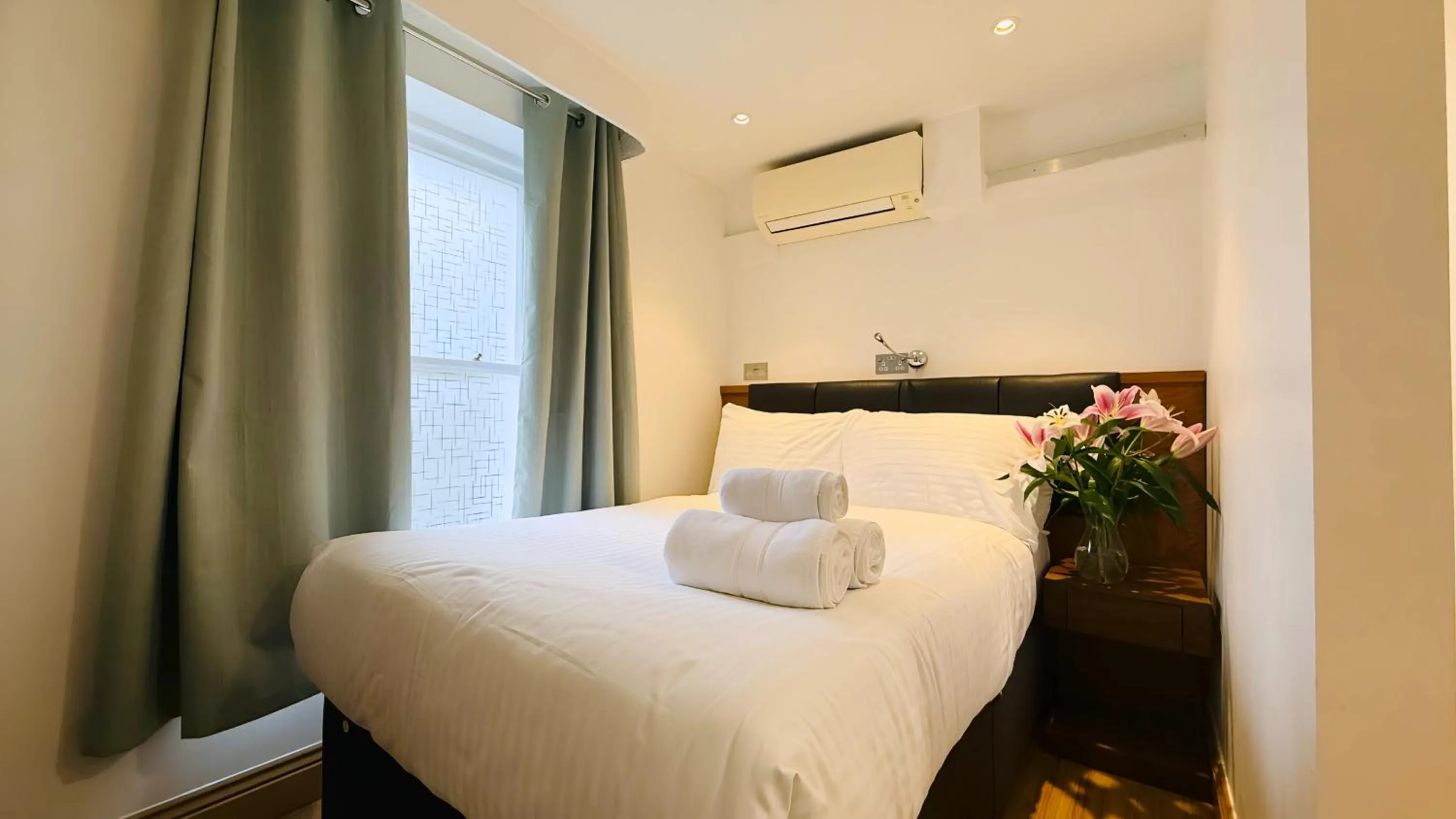 Bed in Osborne Aparthotel