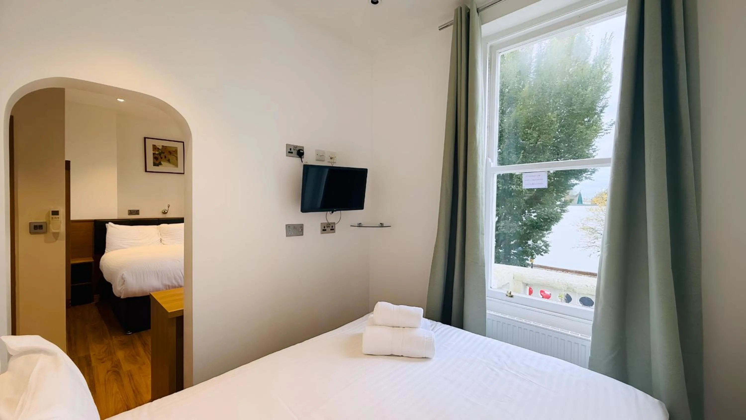 Bed in Osborne Aparthotel