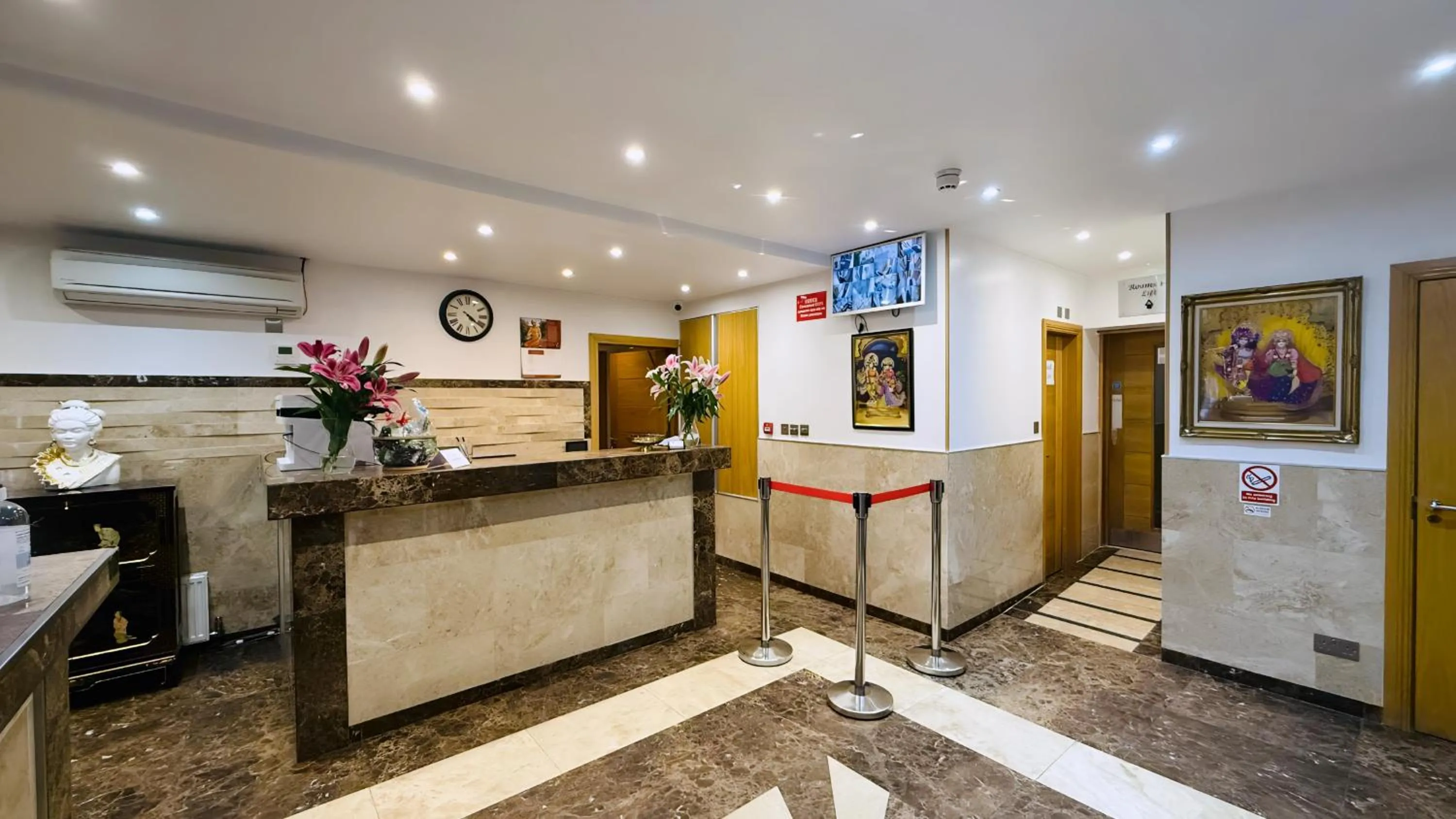 Lobby or reception in Osborne Aparthotel