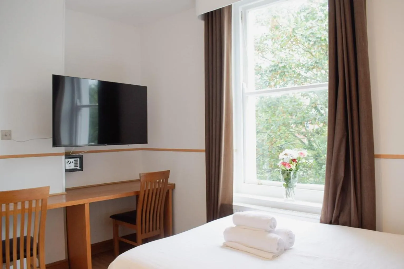 Bed in Osborne Aparthotel