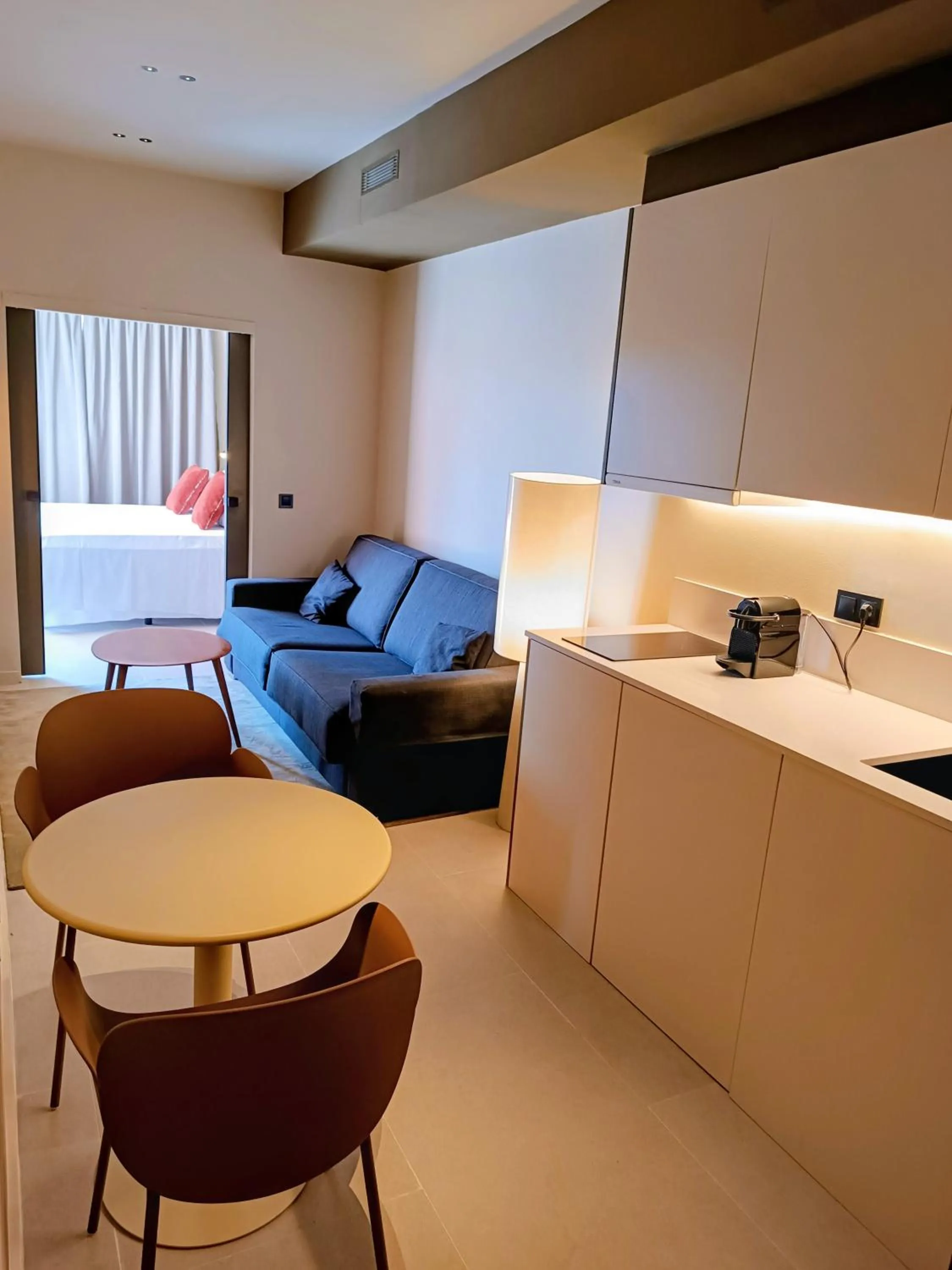 Dining area in Senator Barcelona Apartments