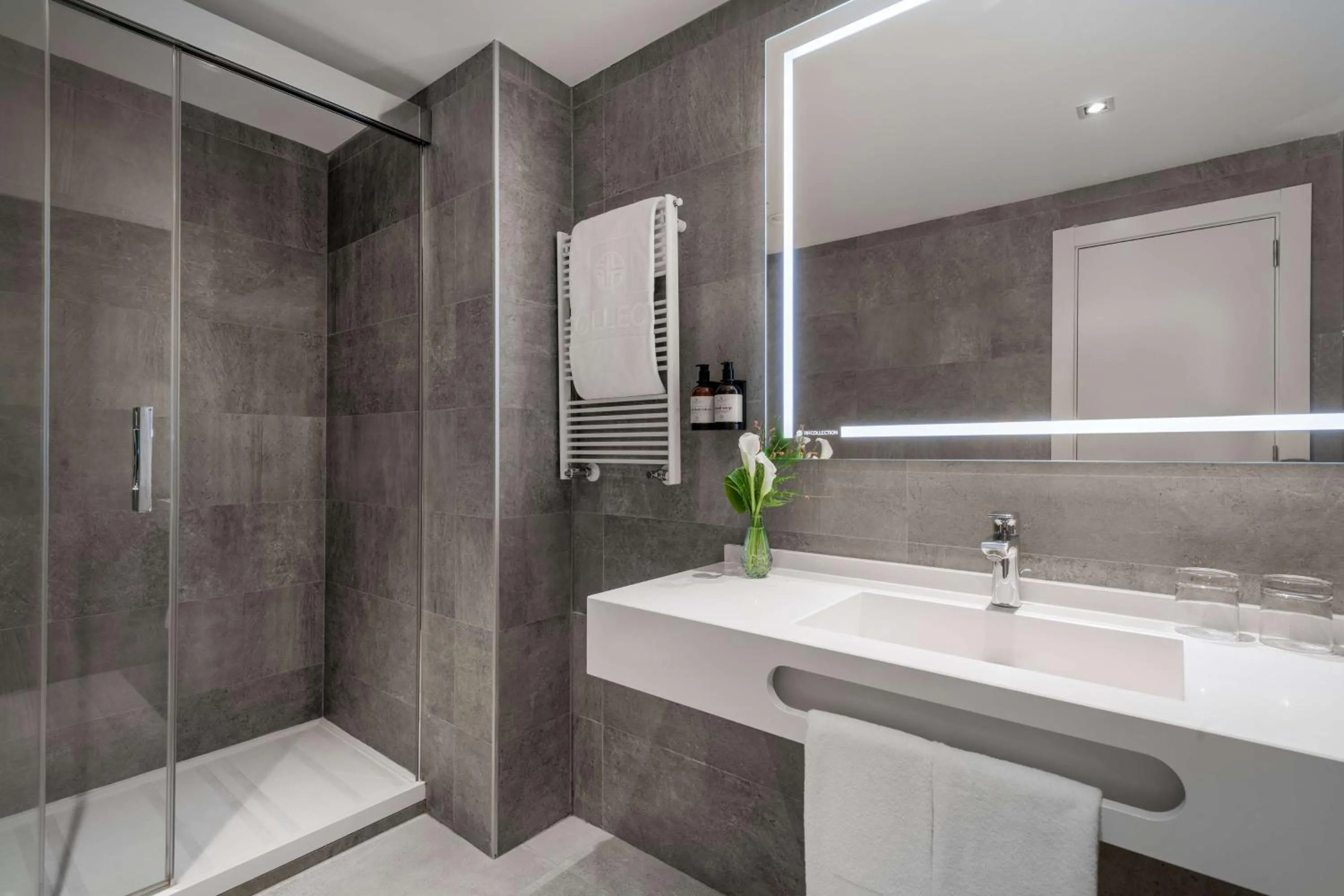 Bathroom in NH Collection Madrid Colón