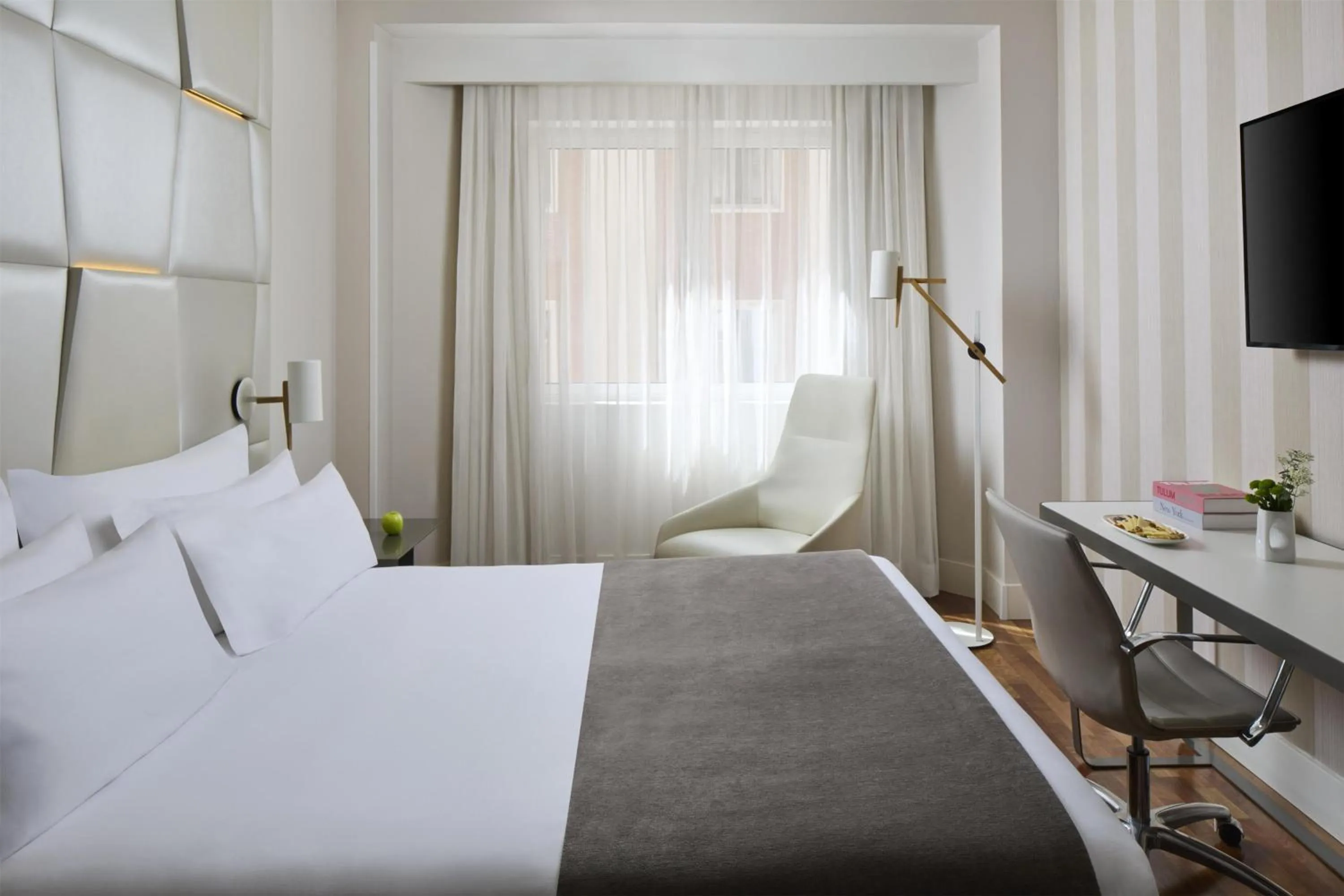 Bedroom, Bed in NH Collection Madrid Colón