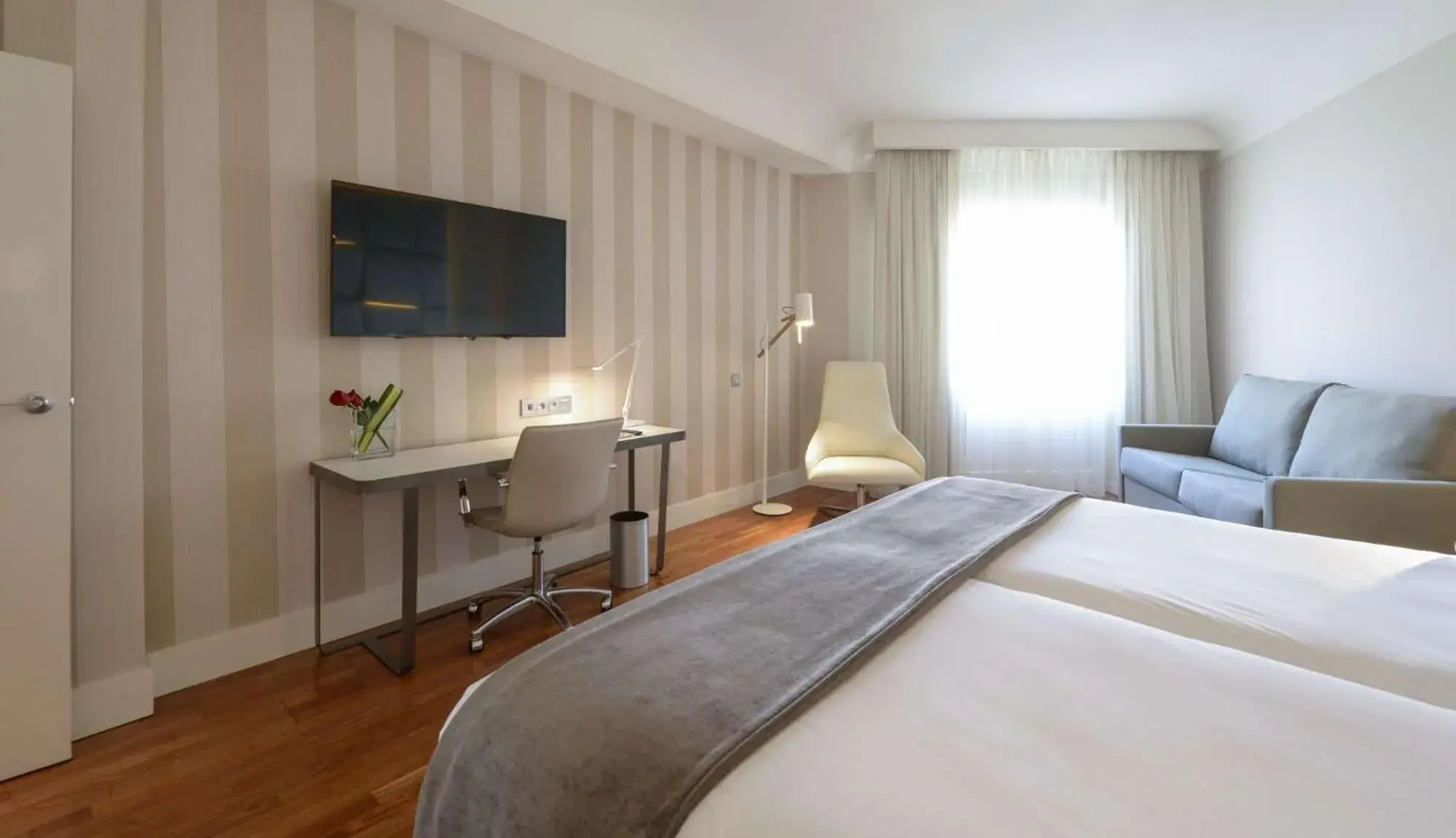 Premium Double Room with Extra Bed (2 Adults + 1 Child) in NH Collection Madrid Colón Premium Double Room with Extra Bed (2 Adults + 1 Child) in NH Collection Madrid Colón
