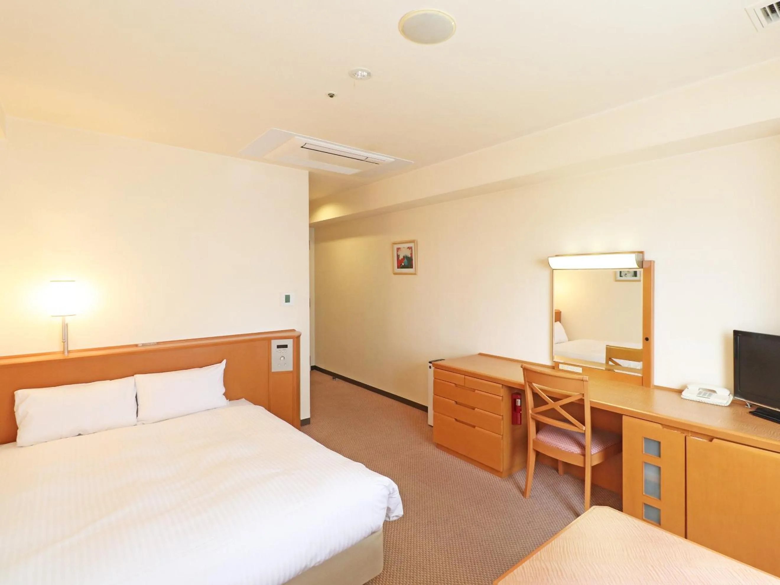 Bedroom, Bed in Chisun Inn Yokohama Tsuzuki