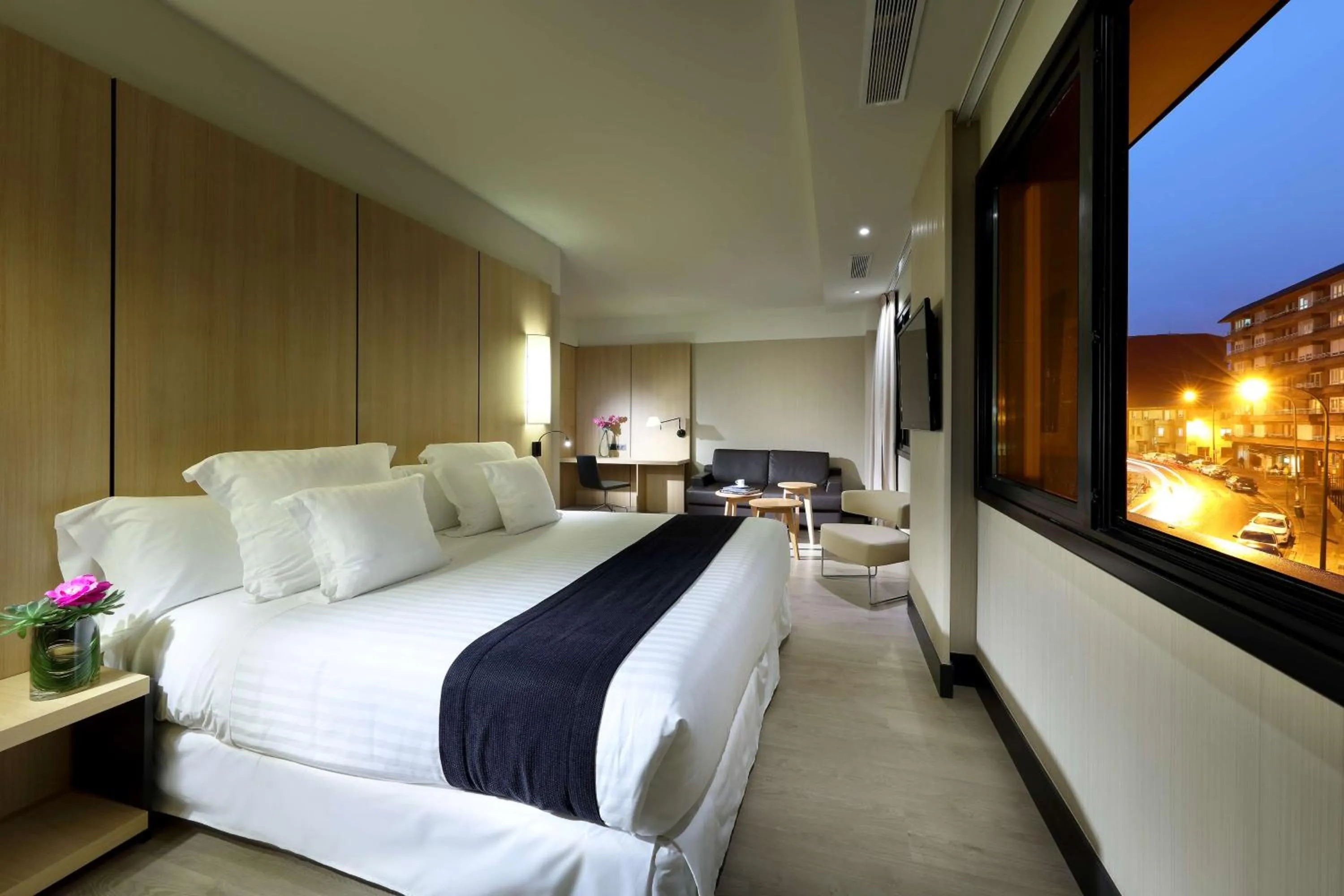 Bedroom, Bed in Occidental Bilbao