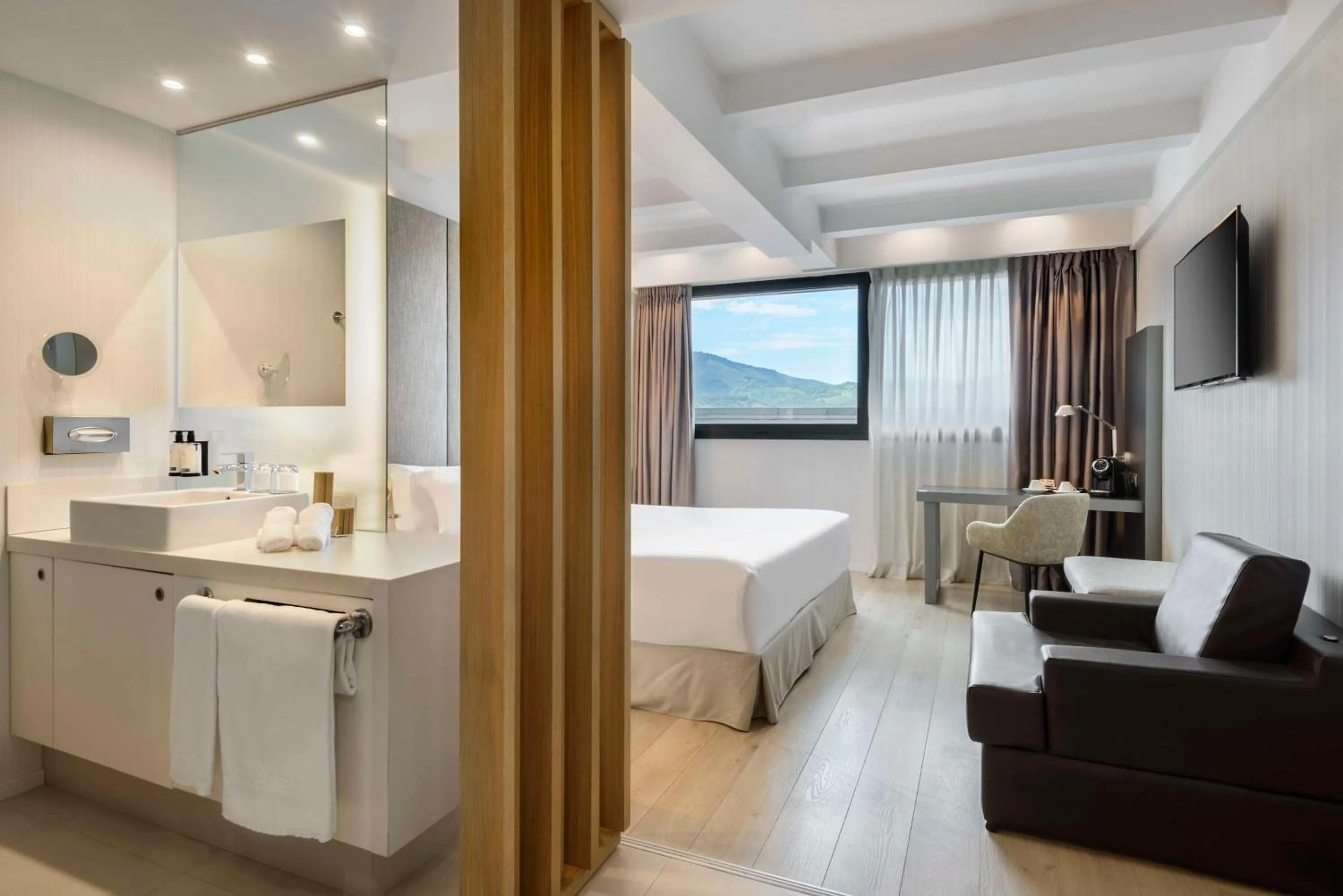 Bathroom, Bed in Occidental Bilbao