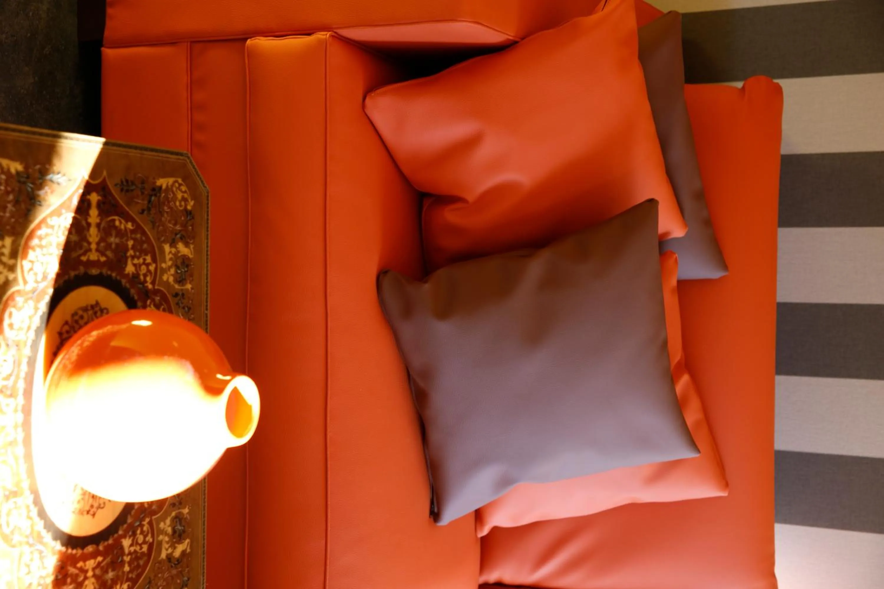 Seating area, Bed in B&B Hippo-Droom