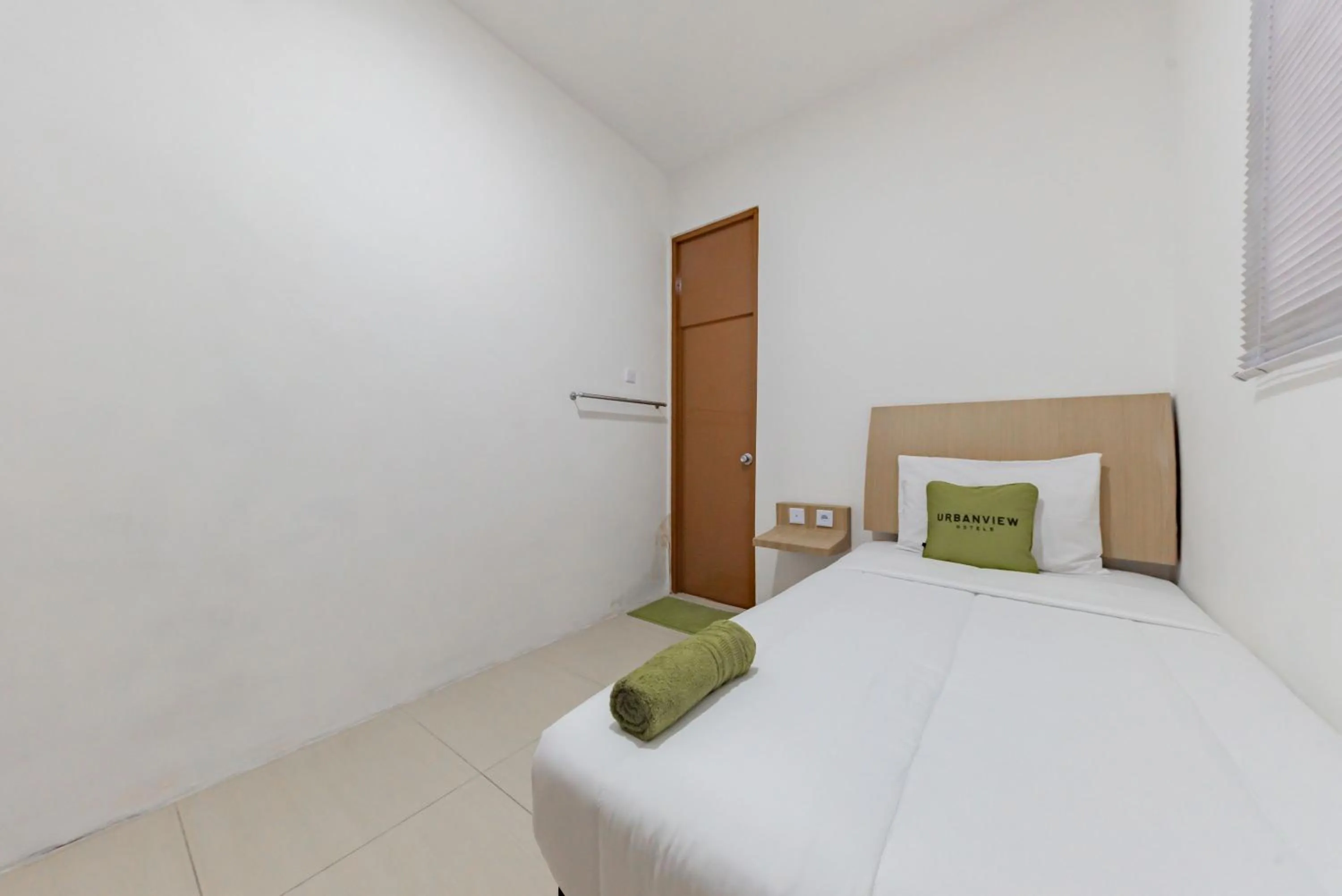 Bedroom, Bed in Urbanview Hotel Cozy Samarinda by RedDoorz