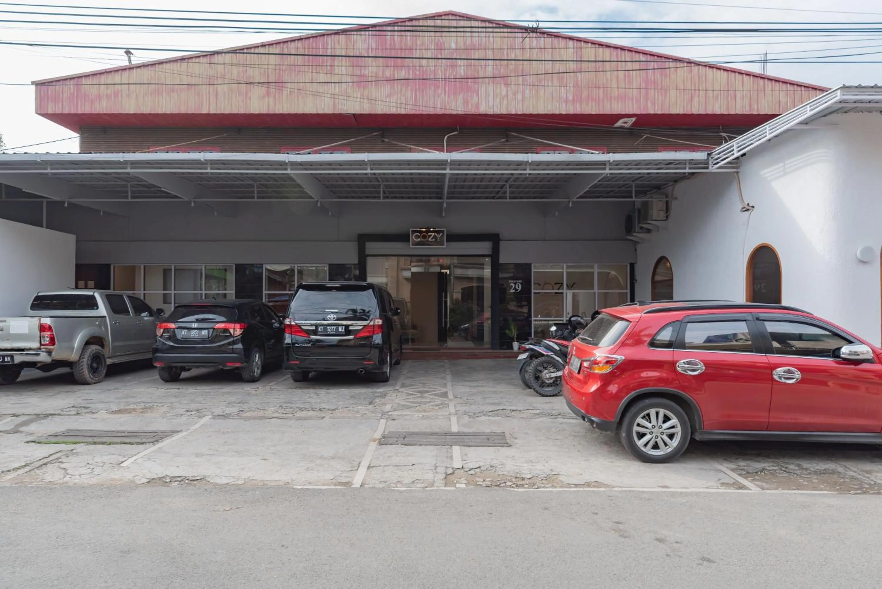 Parking in Urbanview Hotel Cozy Samarinda by RedDoorz