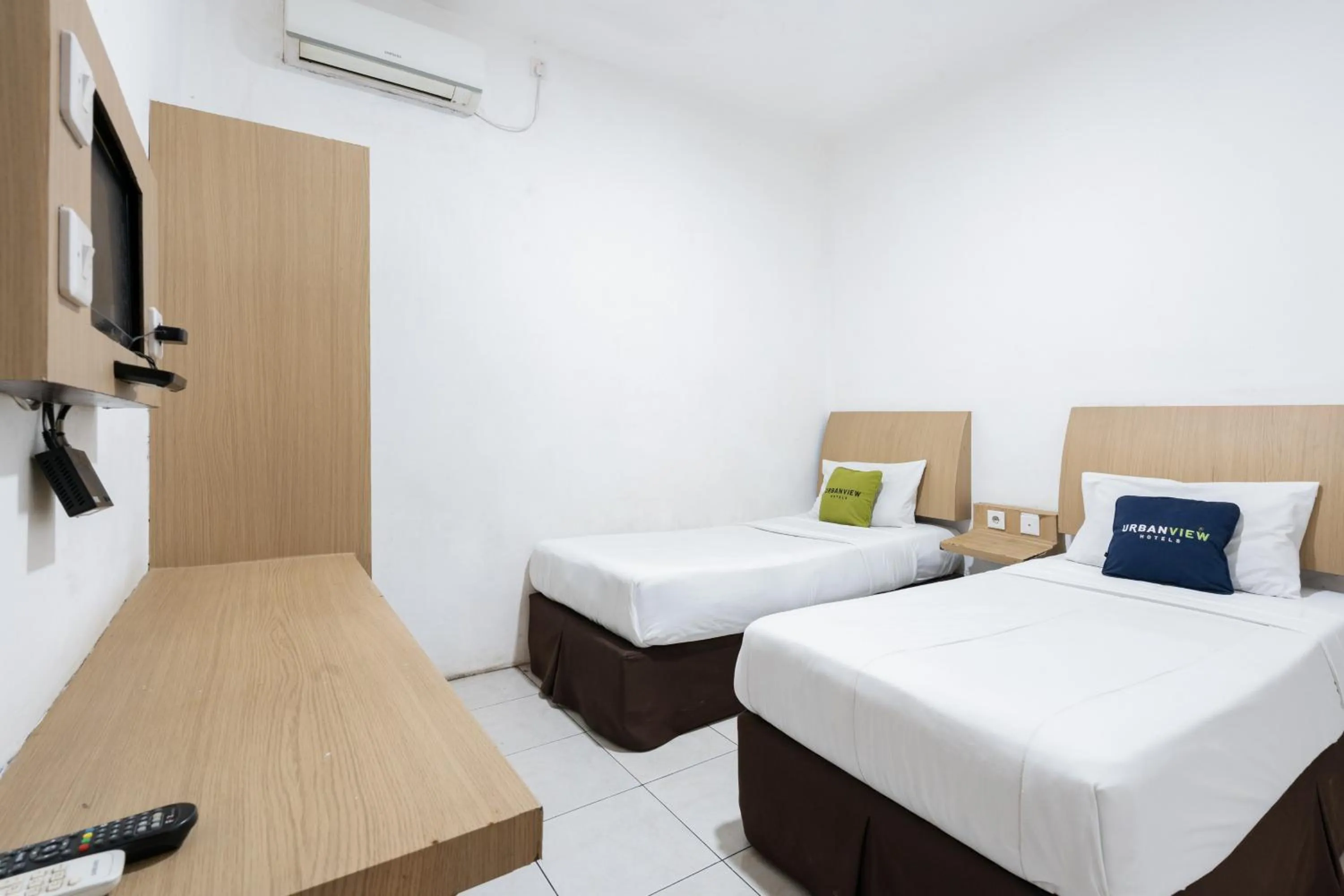 Bedroom, Bed in Urbanview Hotel Cozy Samarinda by RedDoorz