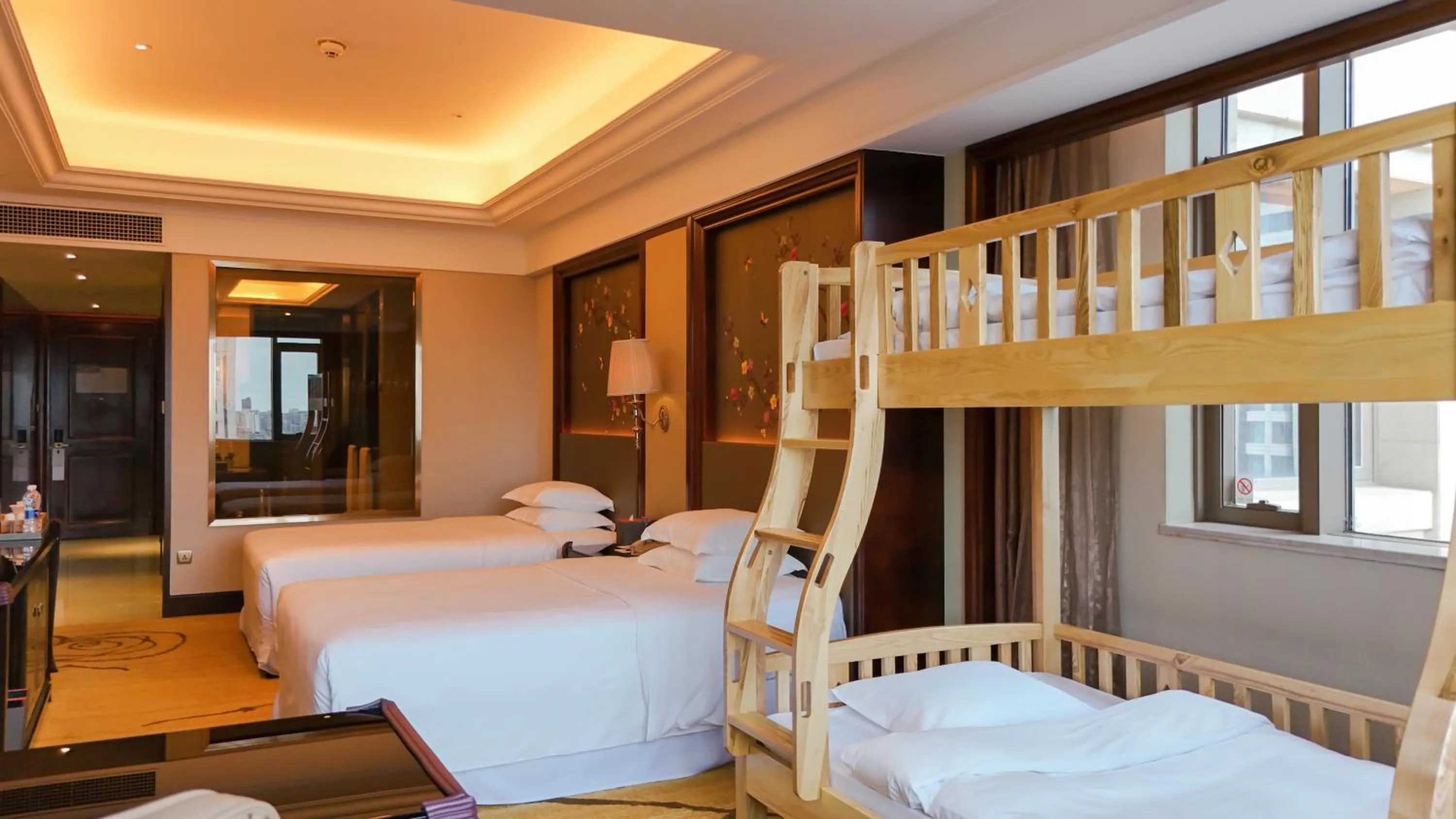 Family, Bed in Sheraton Shantou Hotel