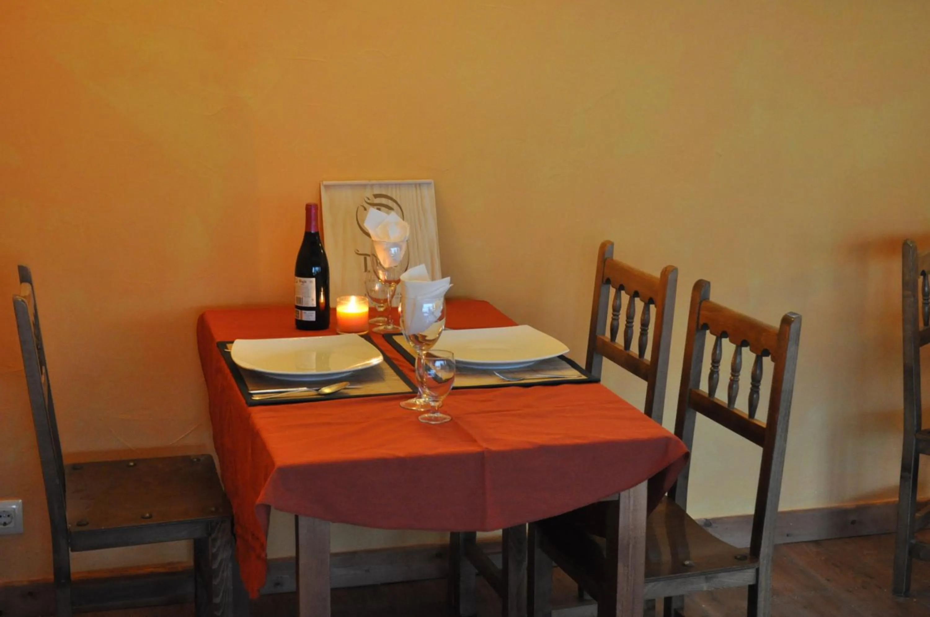 Restaurant/places to eat in Hotel Torrecerredo