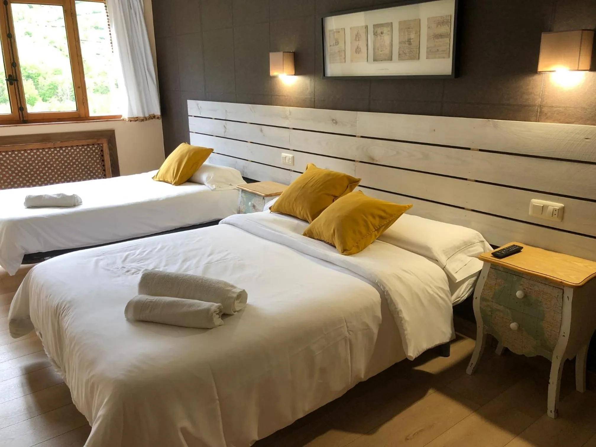 Bed in Hotel Torrecerredo