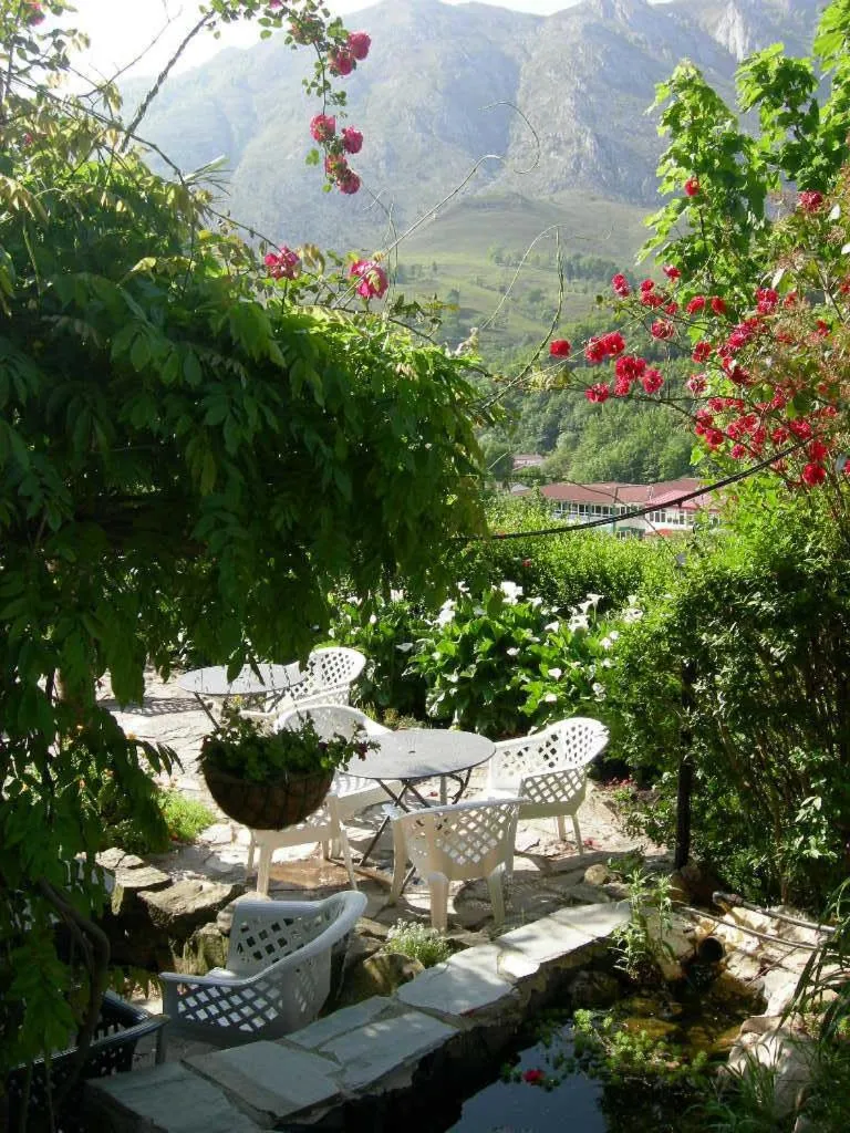 Patio in Hotel Torrecerredo