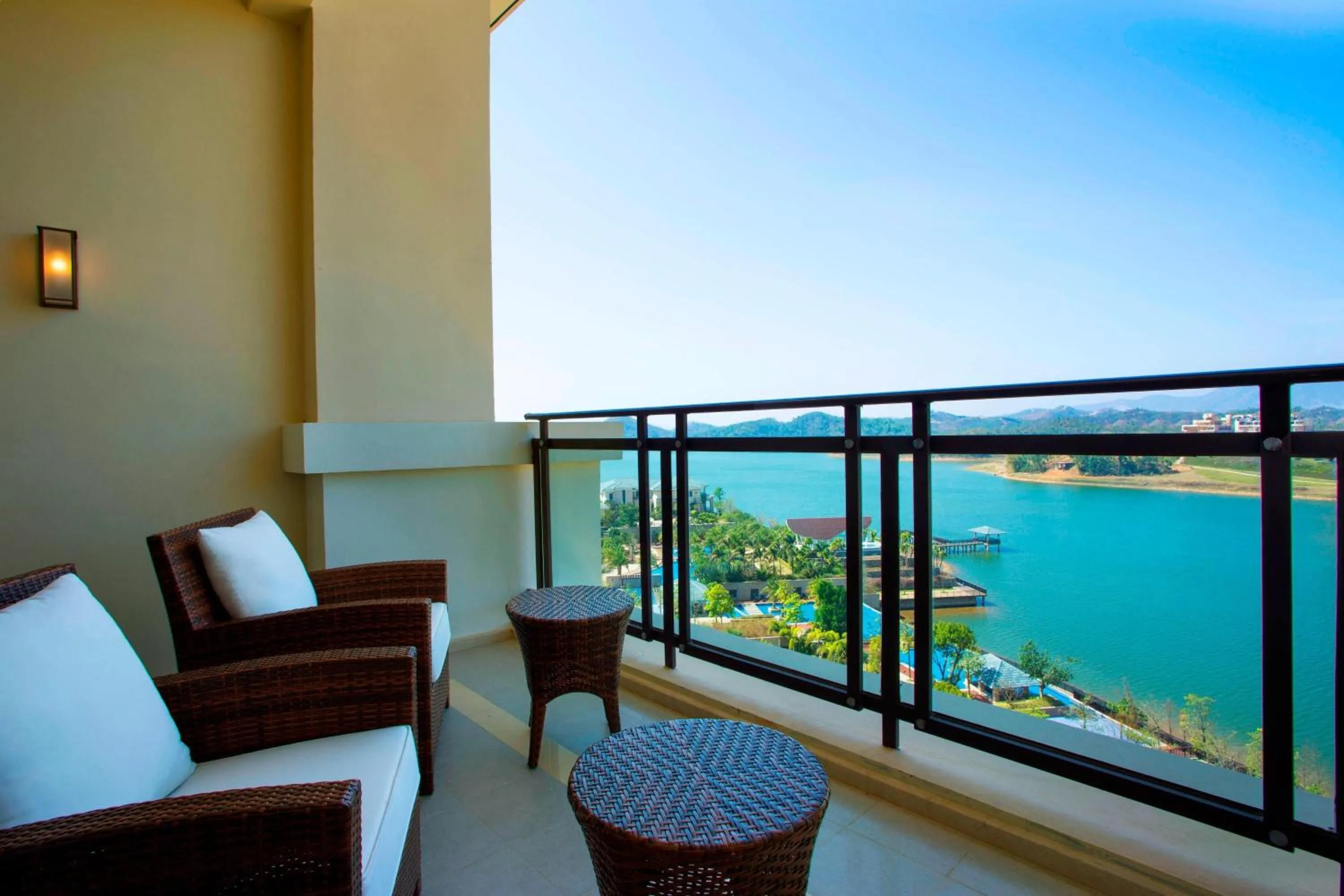 Photo of the whole room in Sheraton Huizhou Bailuhu