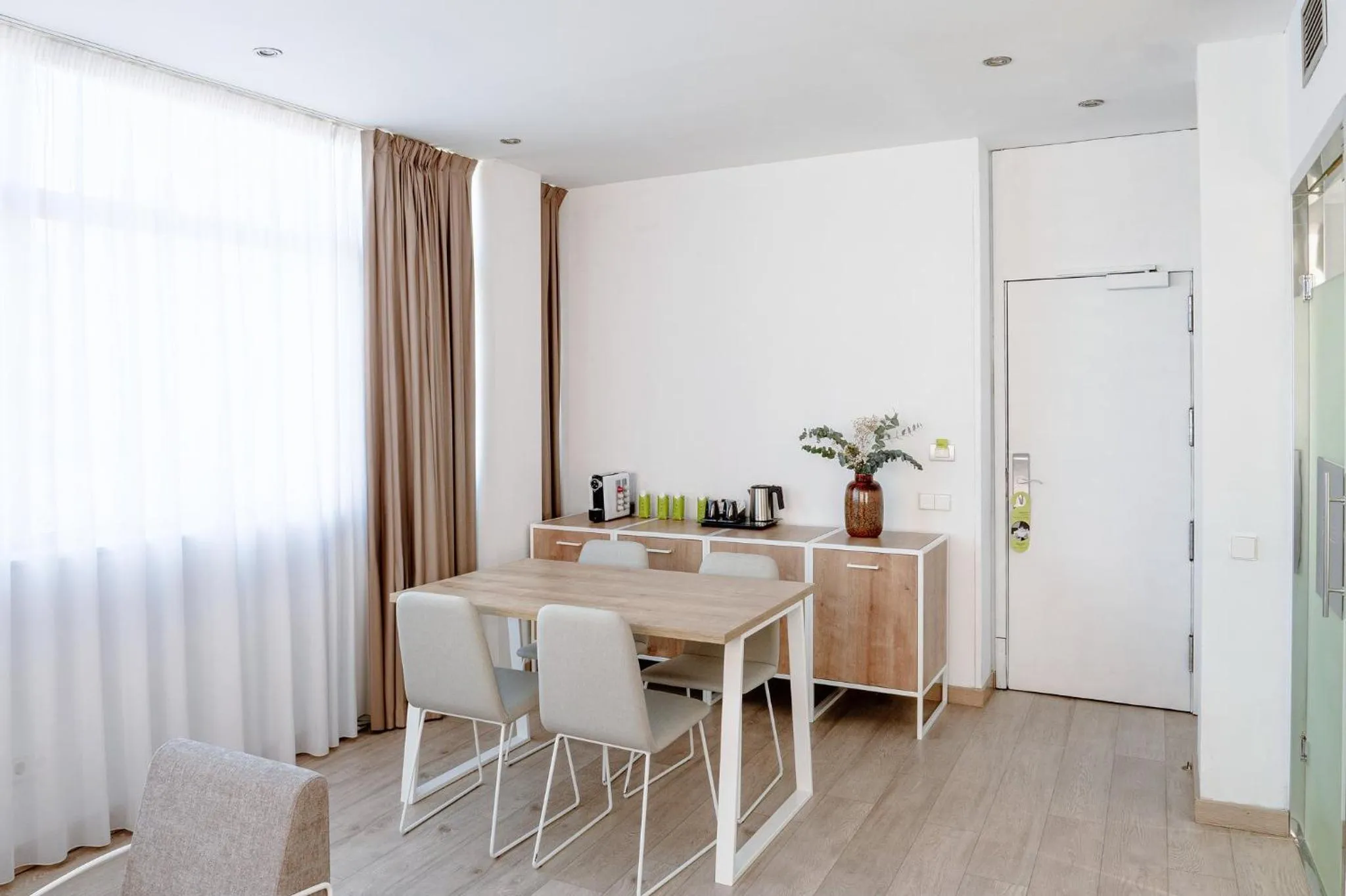 Photo of the whole room in Sercotel Madrid Aeropuerto