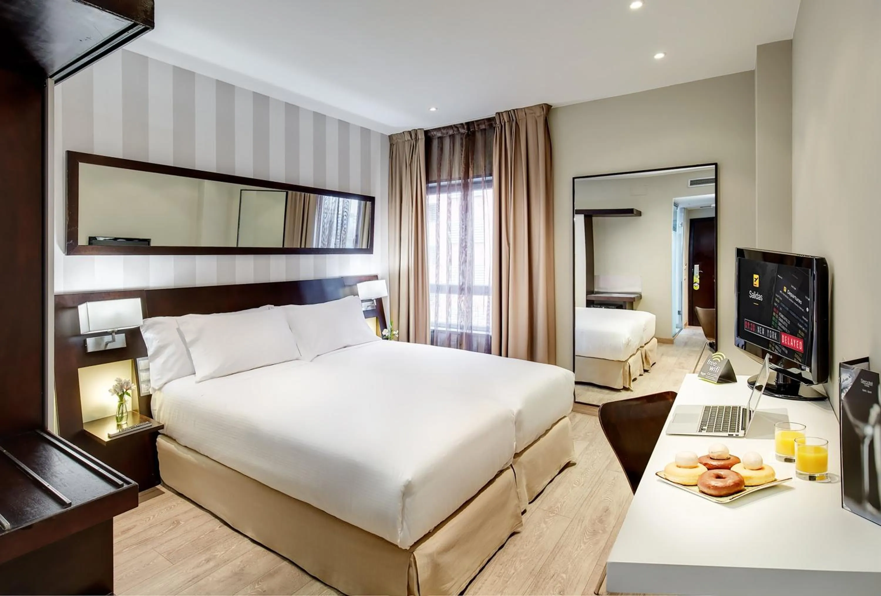 Photo of the whole room, Bed in Sercotel Madrid Aeropuerto