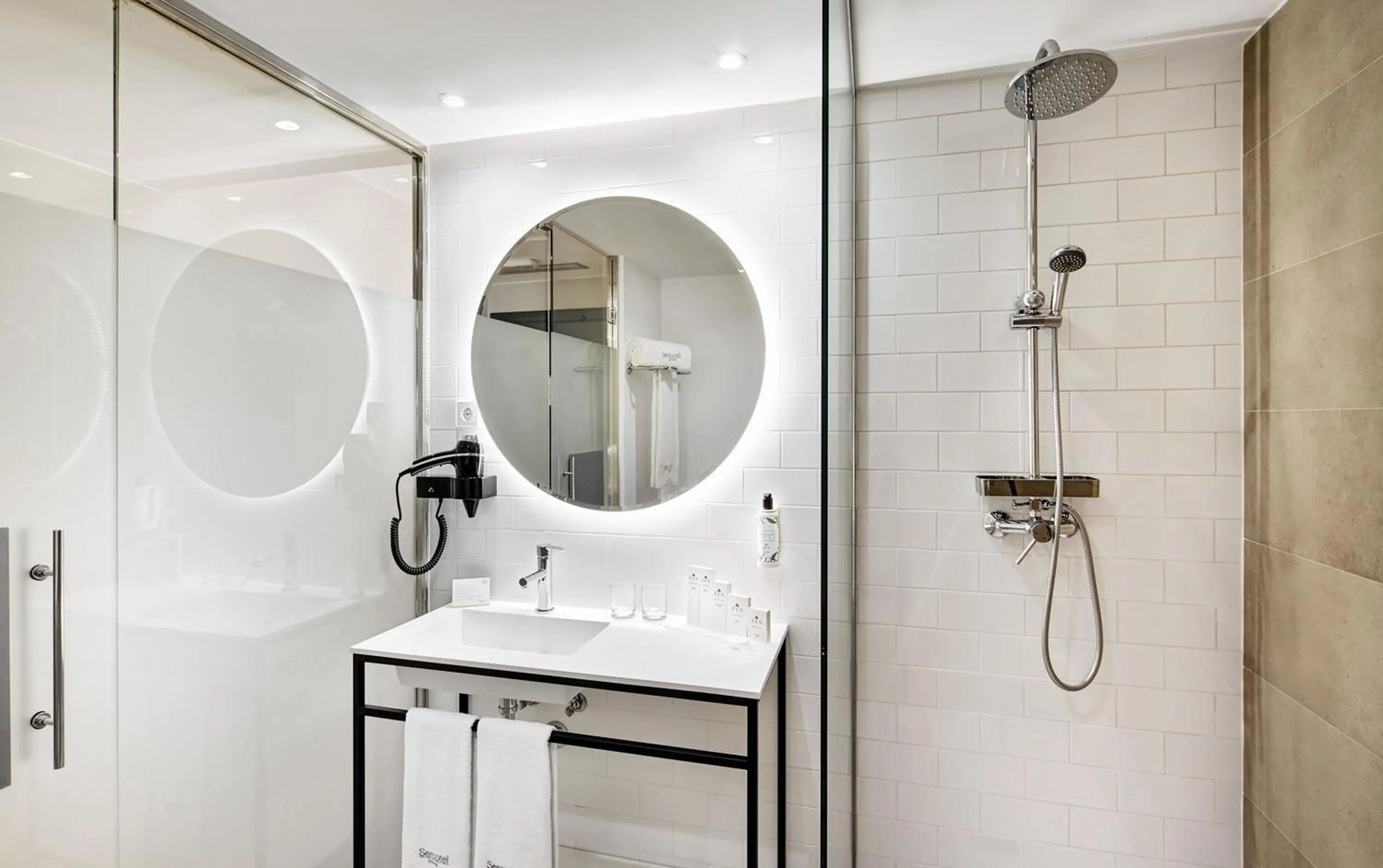 Bathroom in Sercotel Madrid Aeropuerto