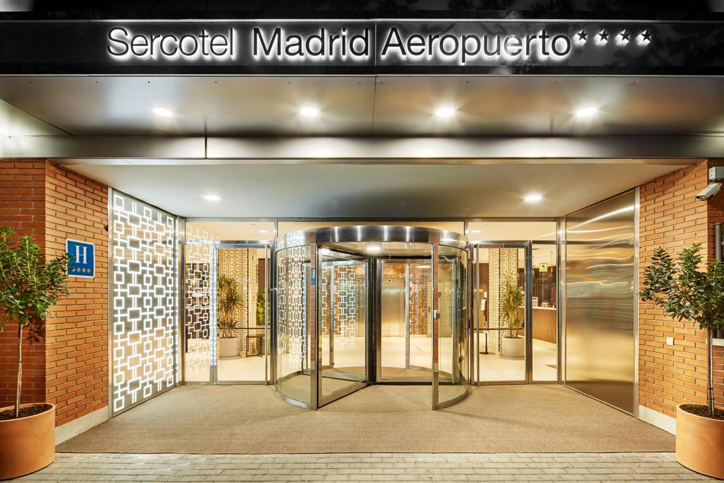 Facade/entrance in Sercotel Madrid Aeropuerto