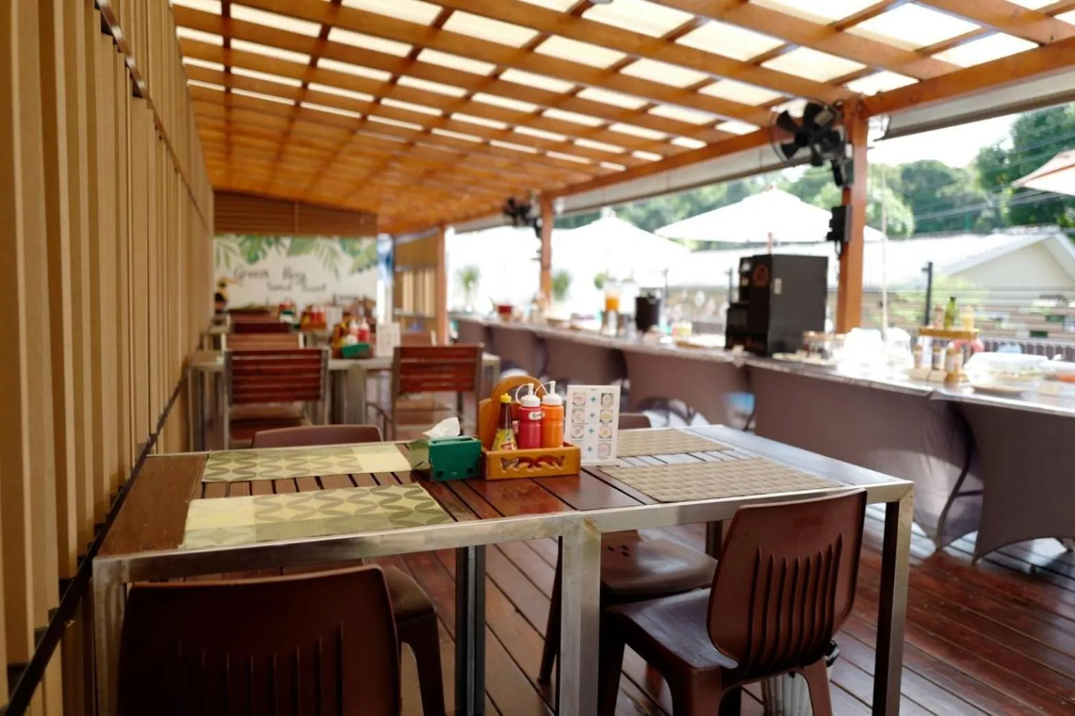 Breakfast in Green Bay Samed Resort