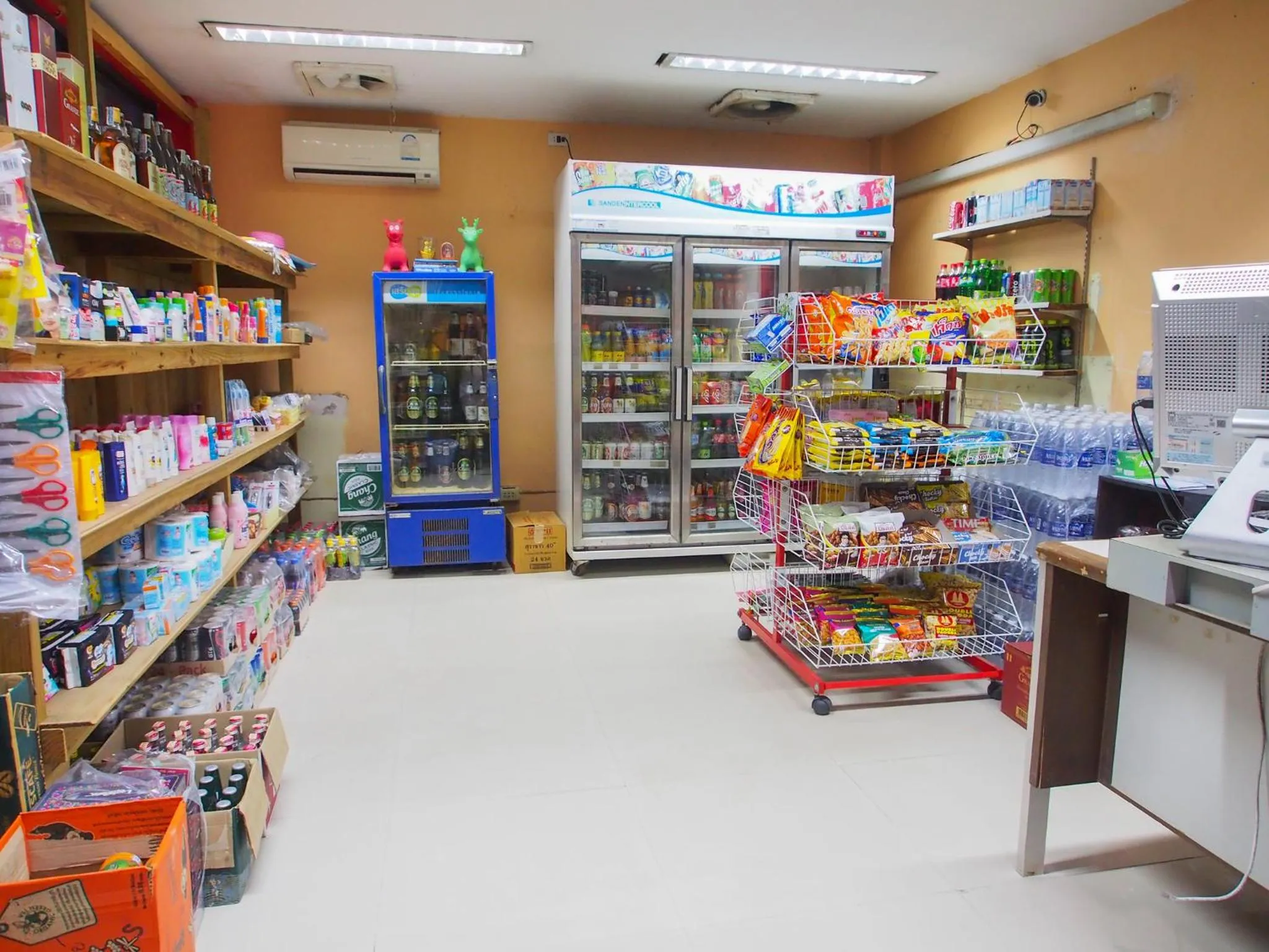 Supermarket/grocery shop in Green Bay Samed Resort