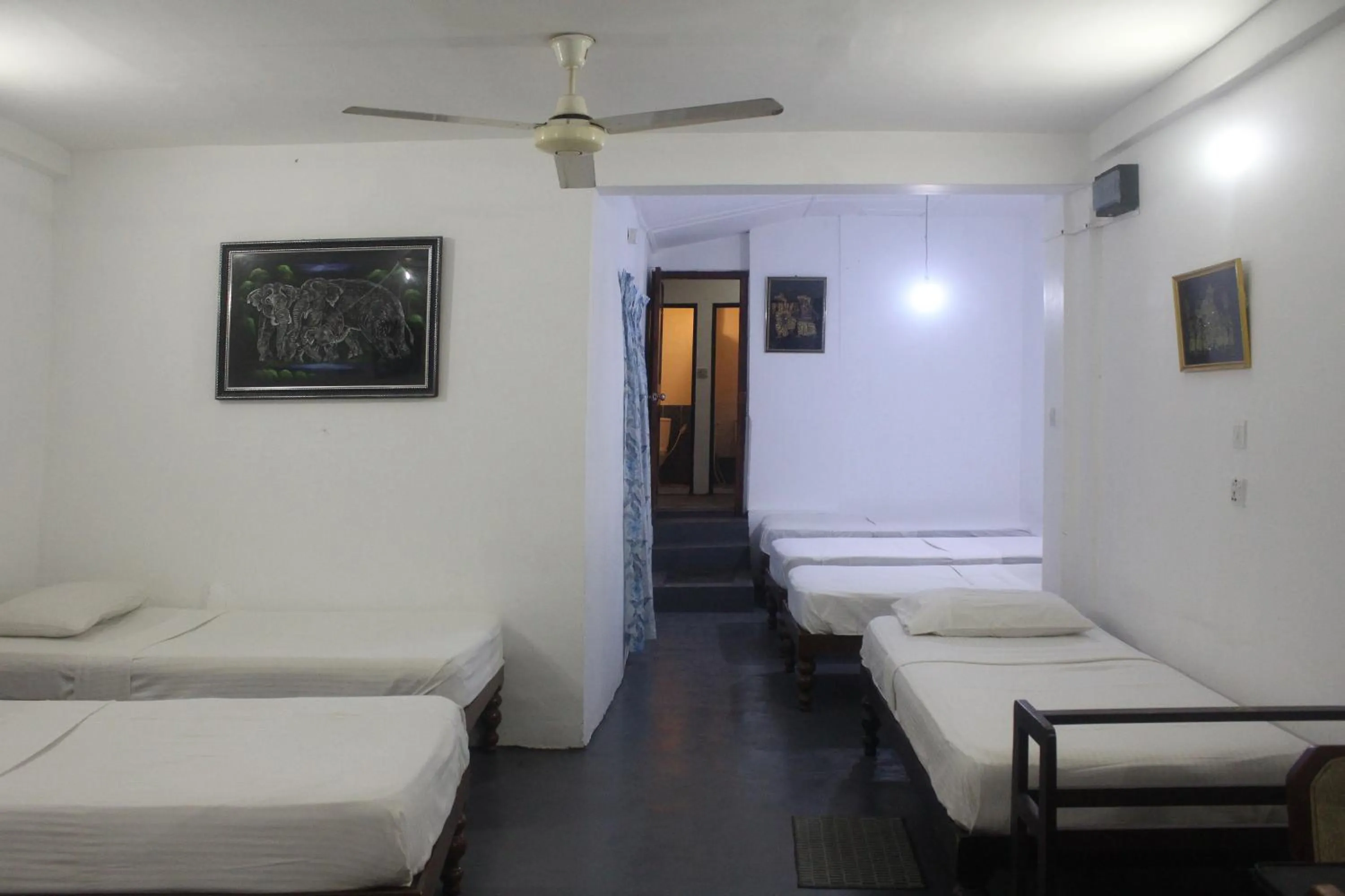 Photo of the whole room, Bed in Sizzle Sports Club