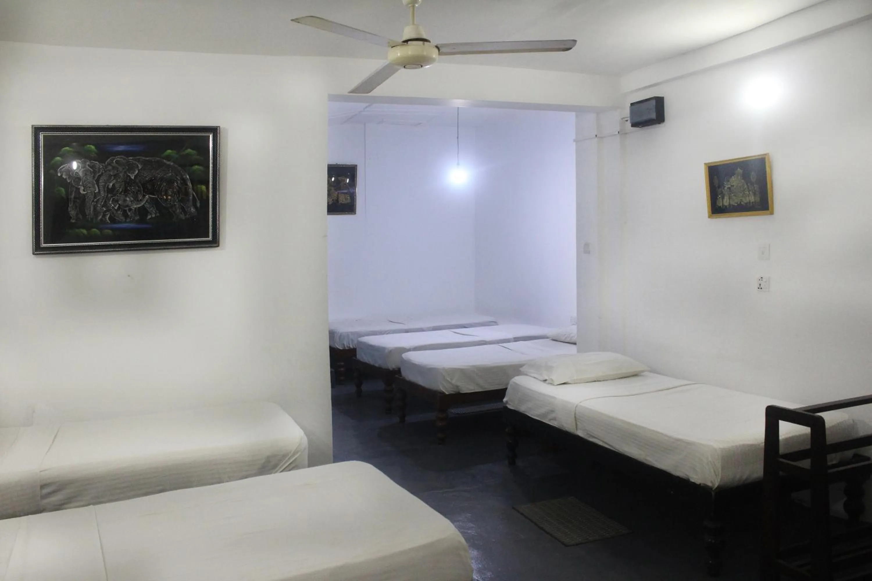 Photo of the whole room, Bed in Sizzle Sports Club