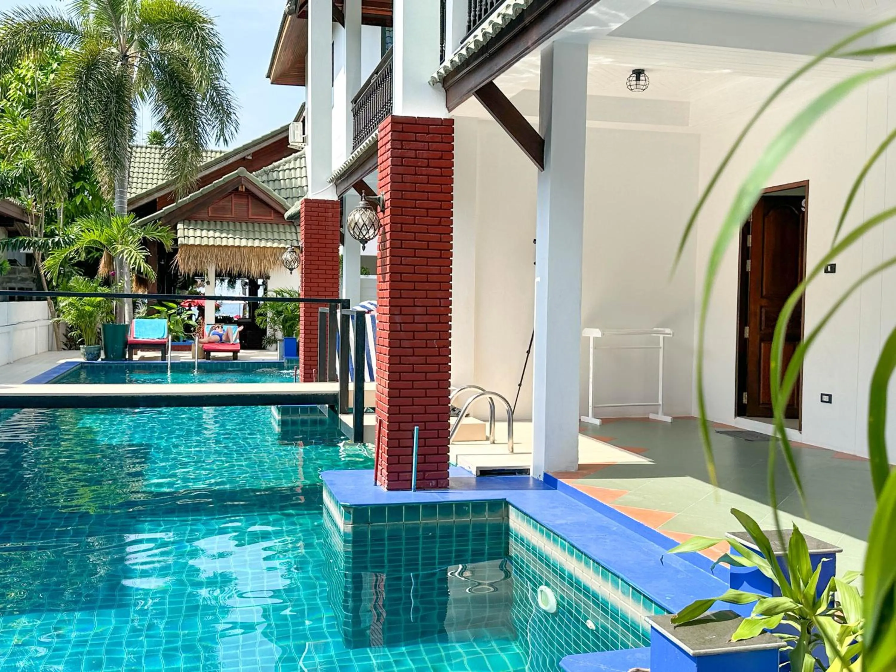Swimming pool in Amara Beach Resort Koh Phangan