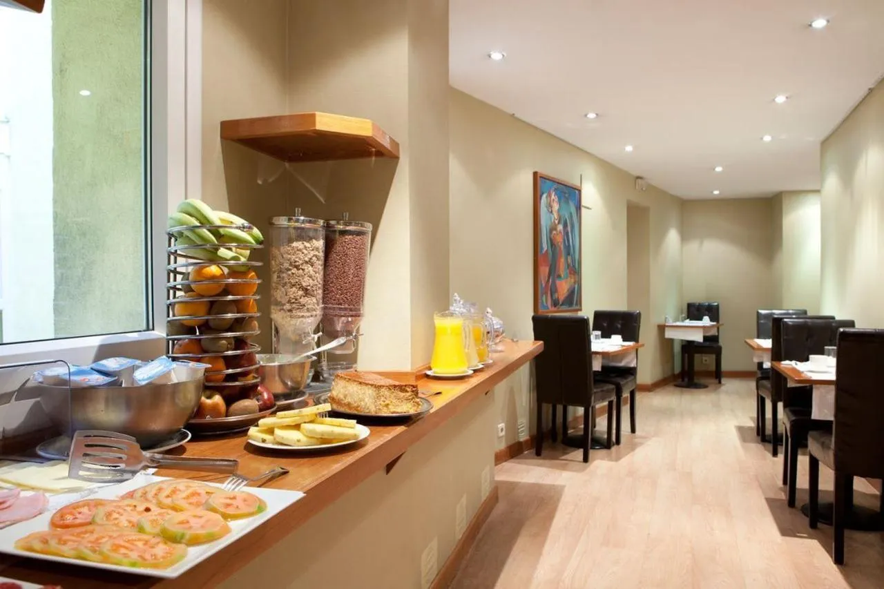 Food and drinks in Ateneo Puerta del Sol